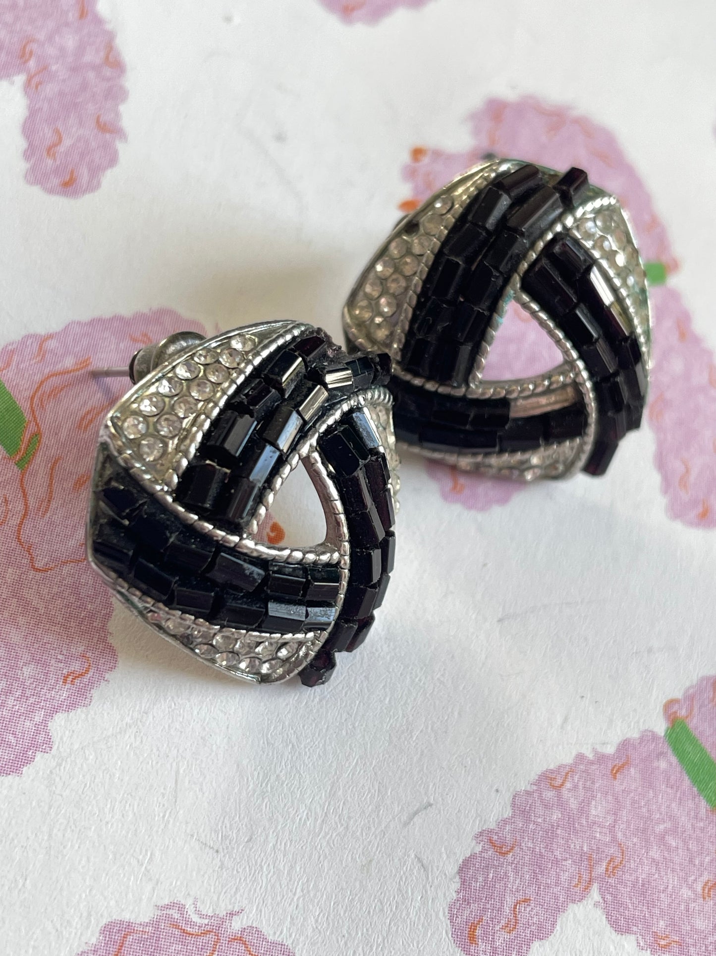 Beaded infinity oorstekers