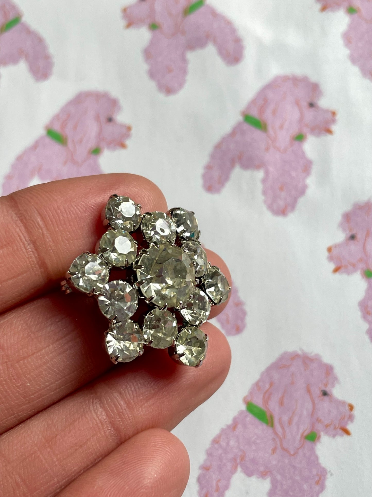 Bloemvormige strass broche