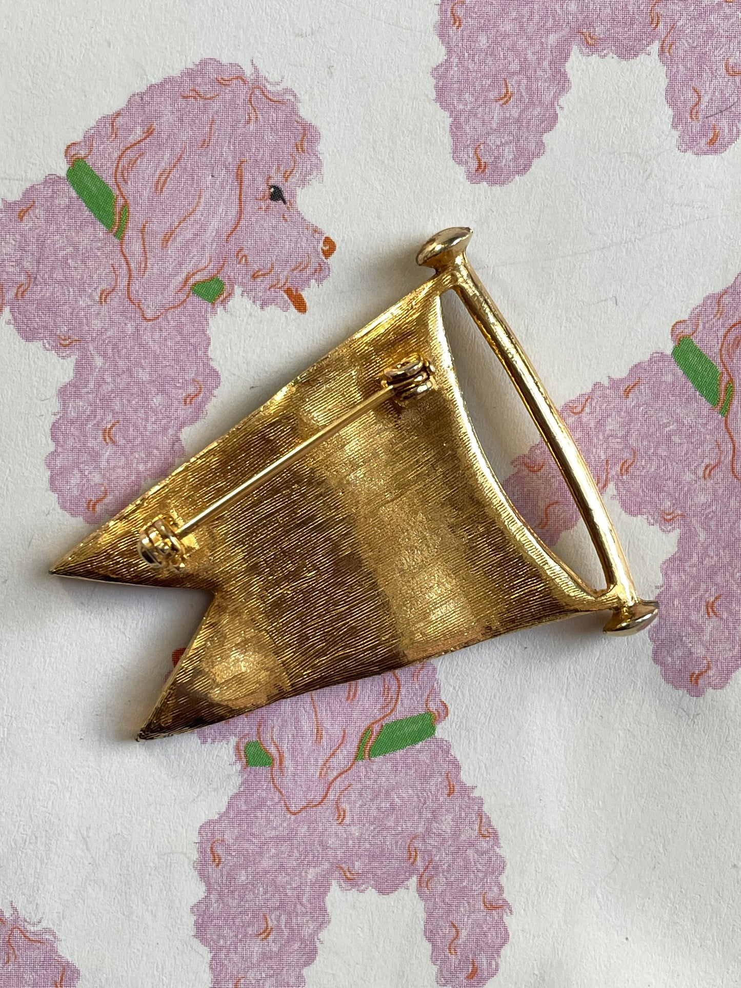 Geëmailleerde vlag broche