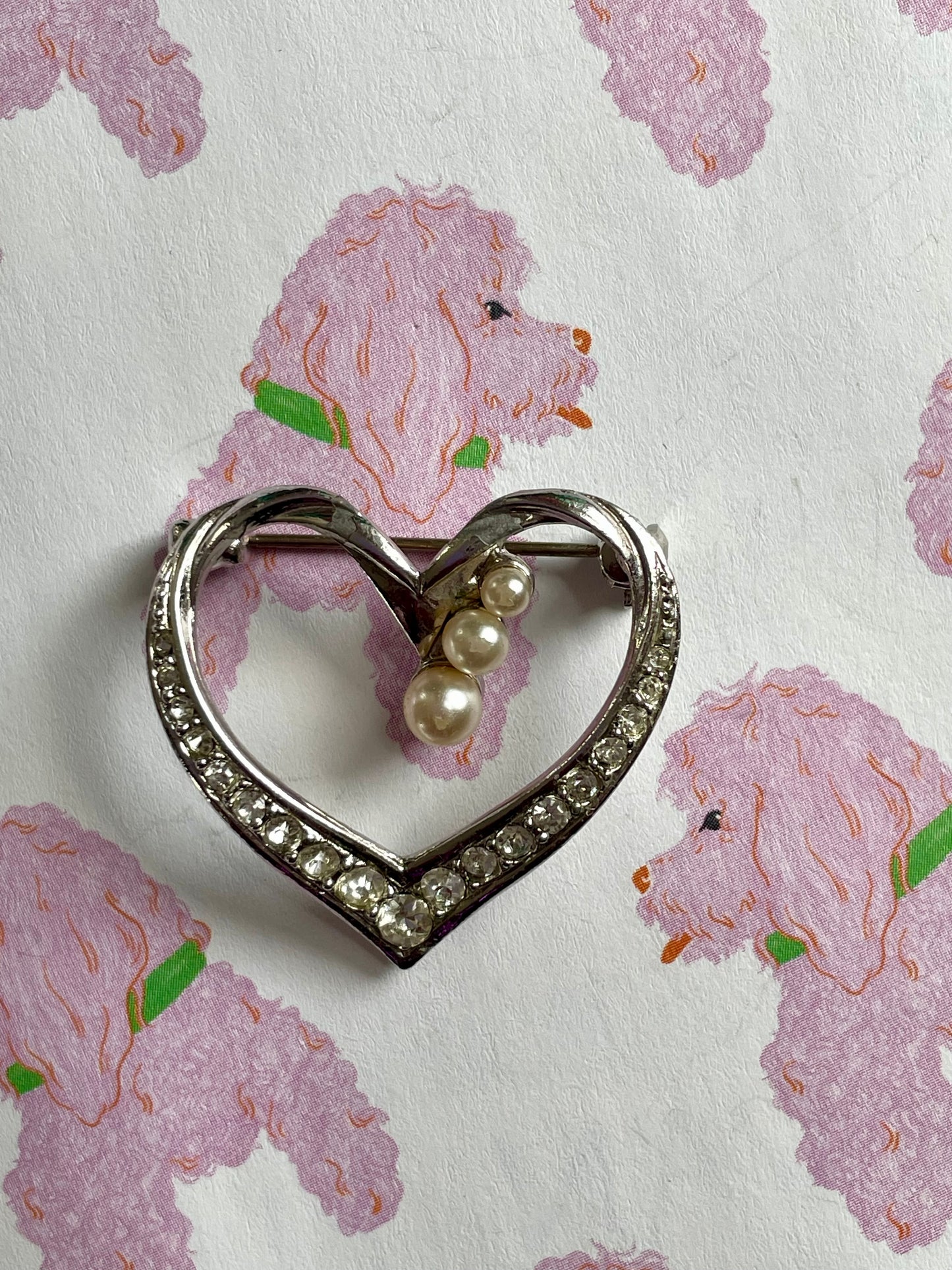 Faux parel hartjes broche