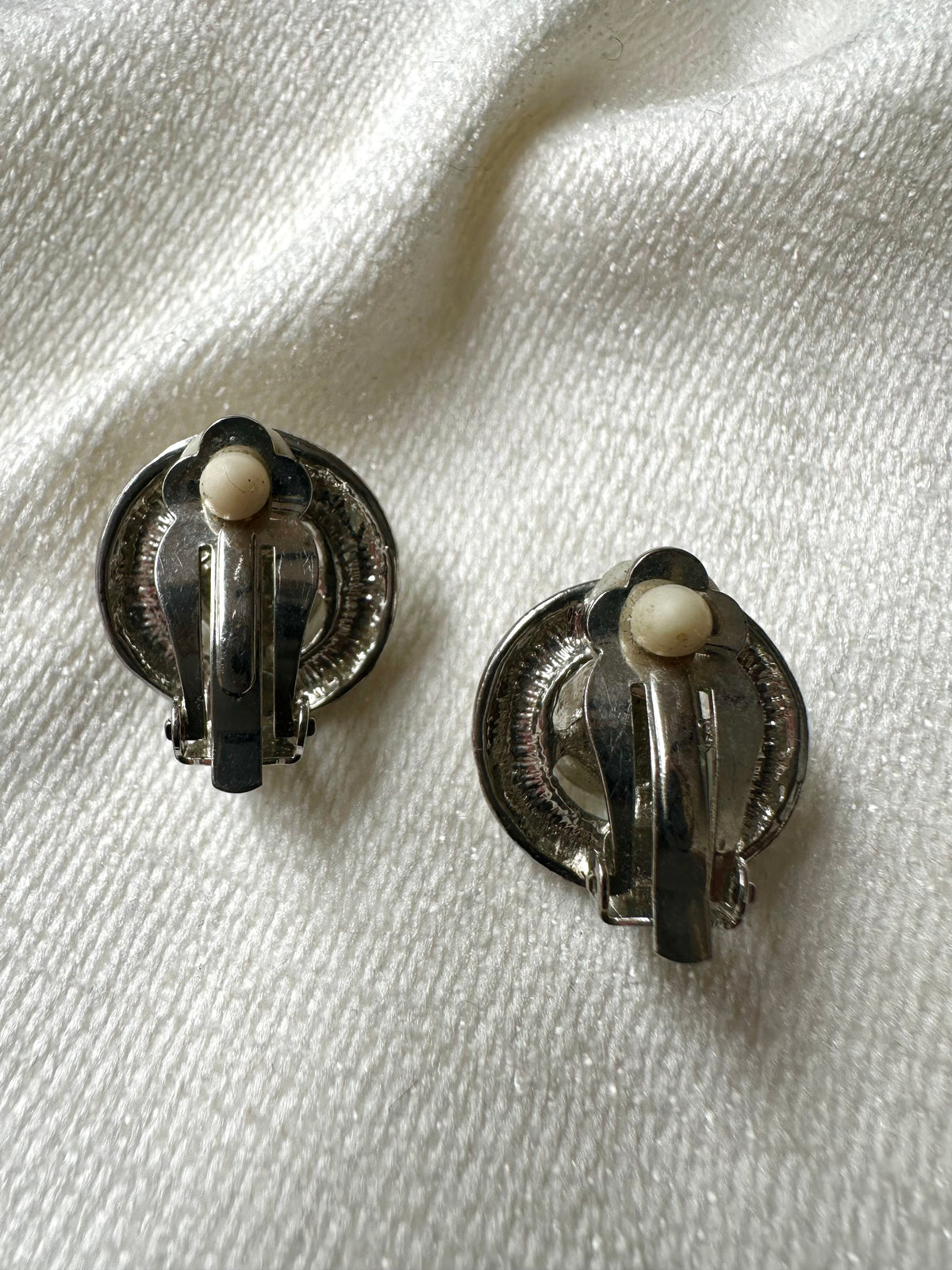 Vintage zilverkleurige ronde clips met strass