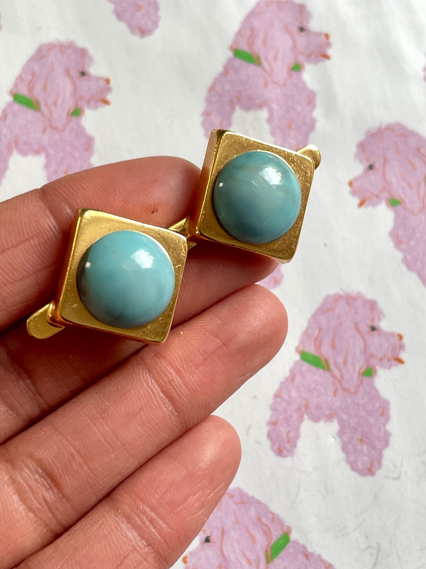 Blauwe bolletjes broche
