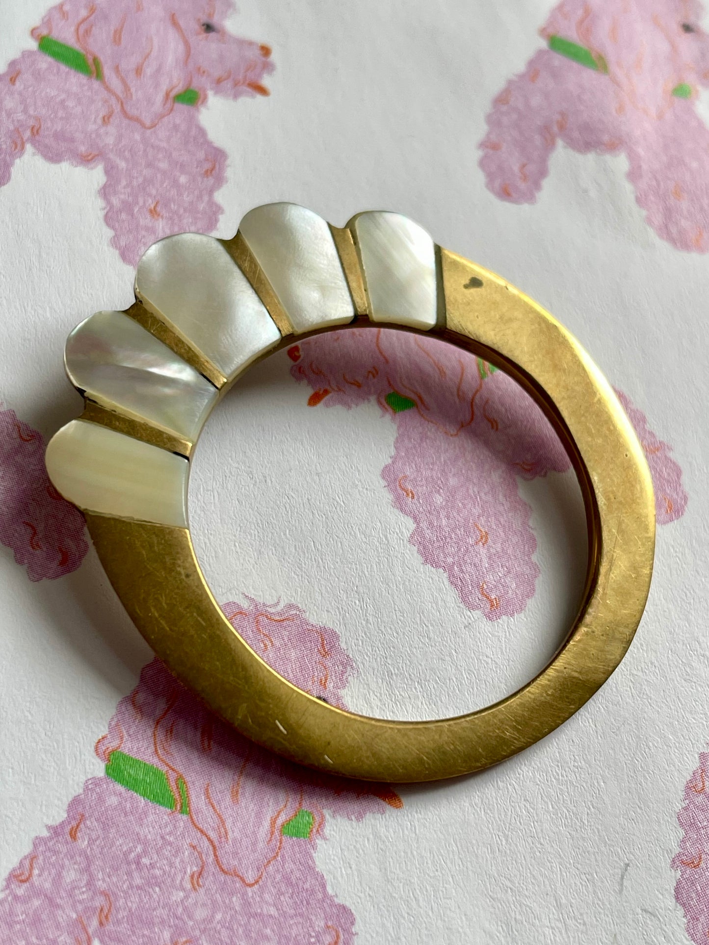 Vintage ronde broche met parelmoer