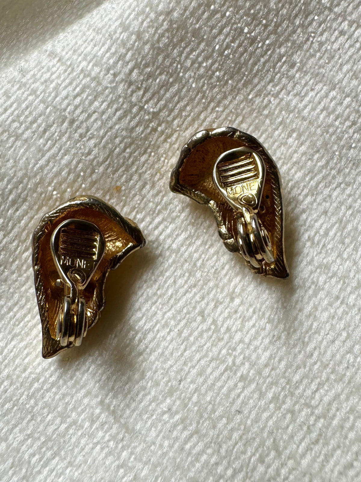 Vintage vergulde clip-oorbellen in schelpvorm, Monet