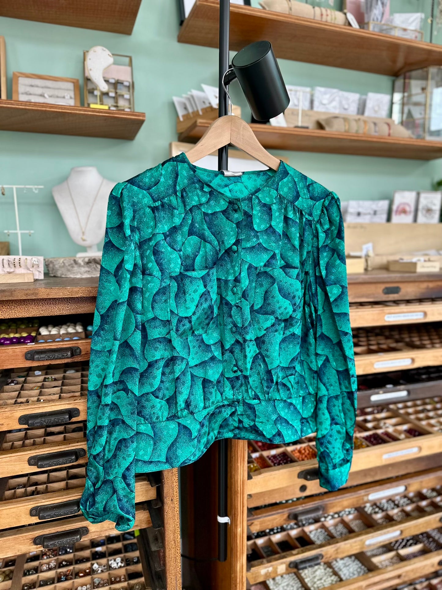 Detailfoto van de vintage blouse uitbraden tachtig
