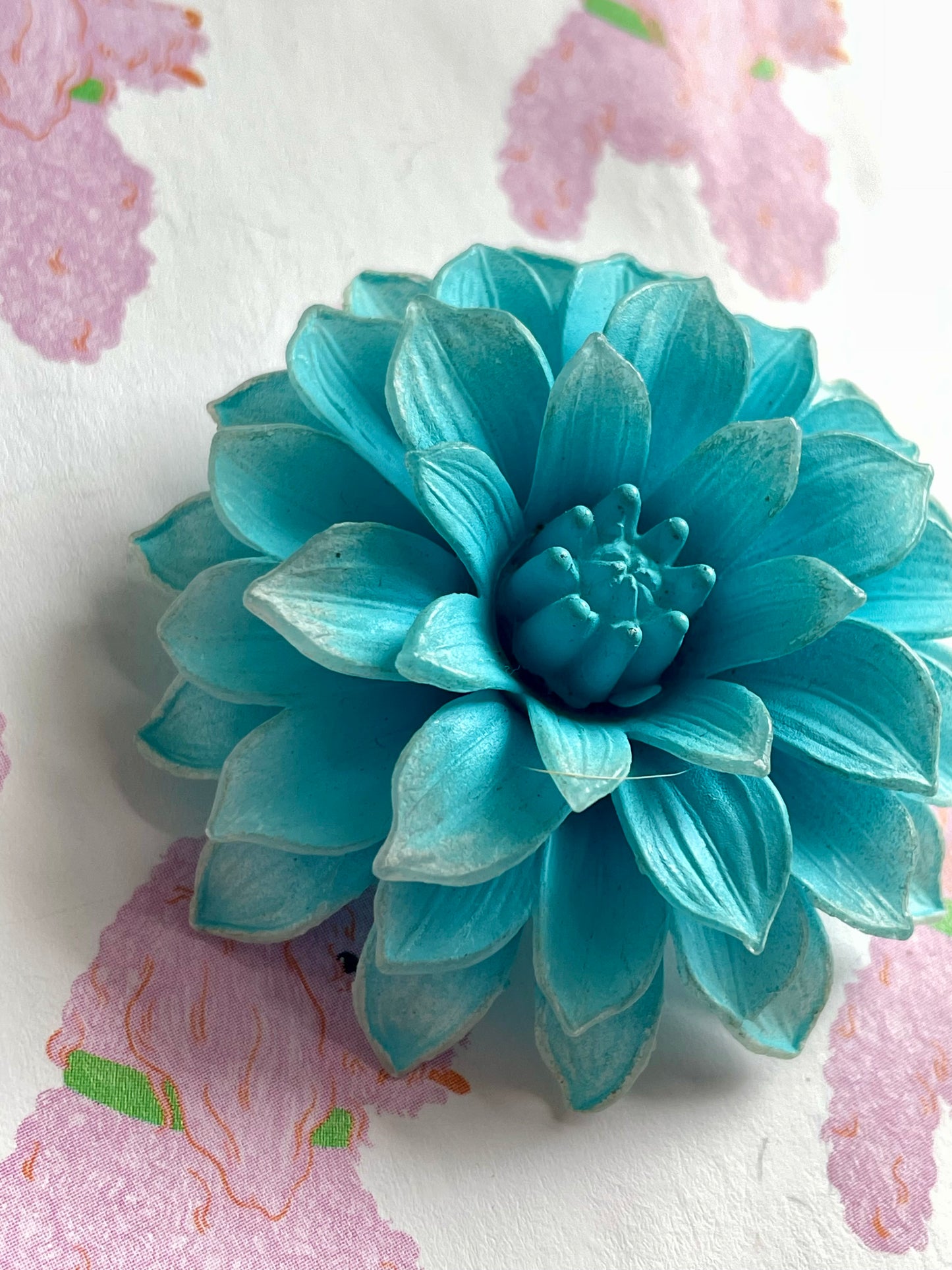 Blauwe bloem broche