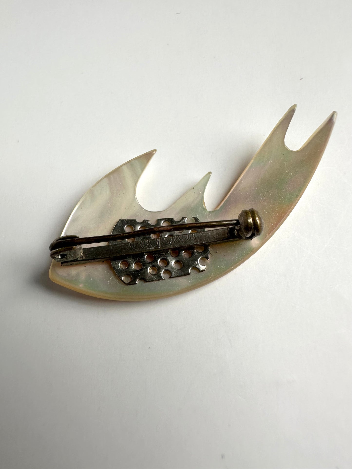Abstracte parelmoer broche