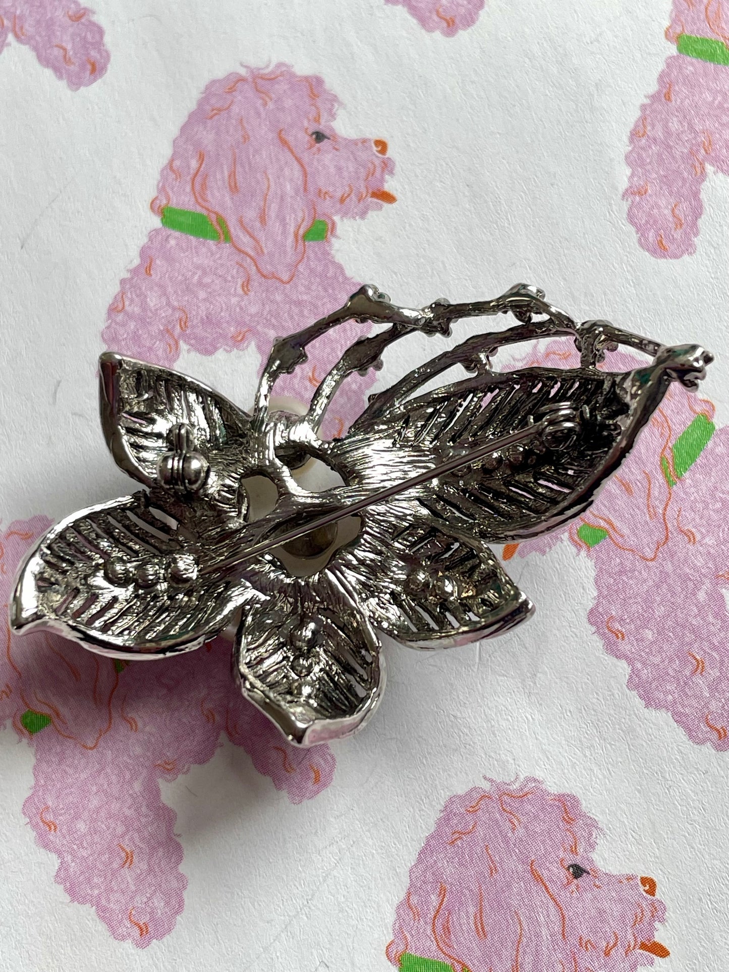 Faux parel bloem broche