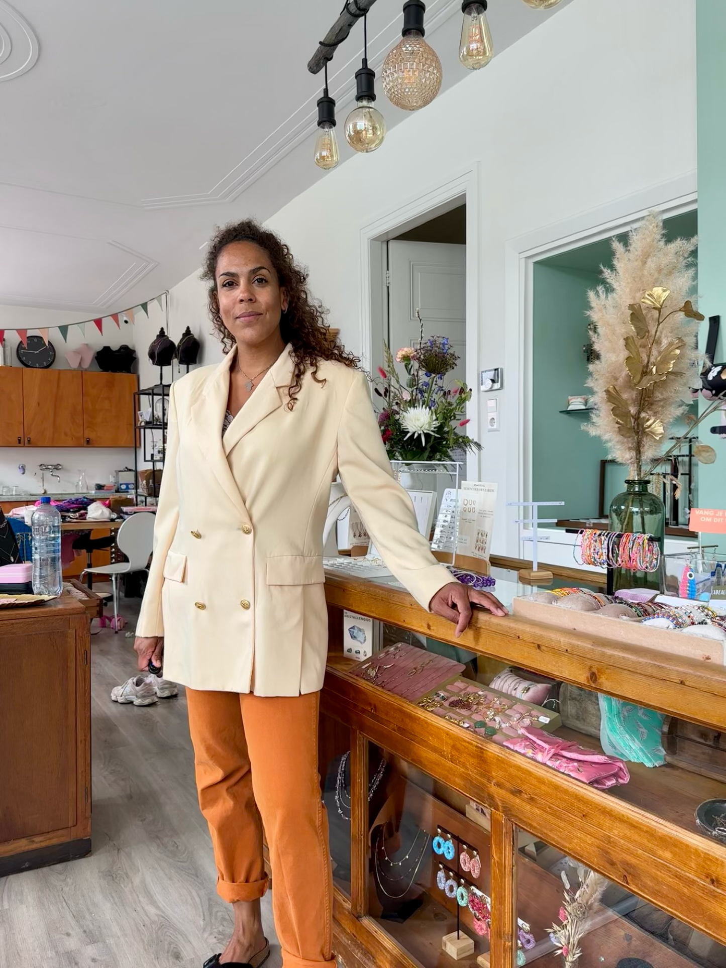Vintage crème kleurige blazer met dubbele rij gouden knopen en zakken