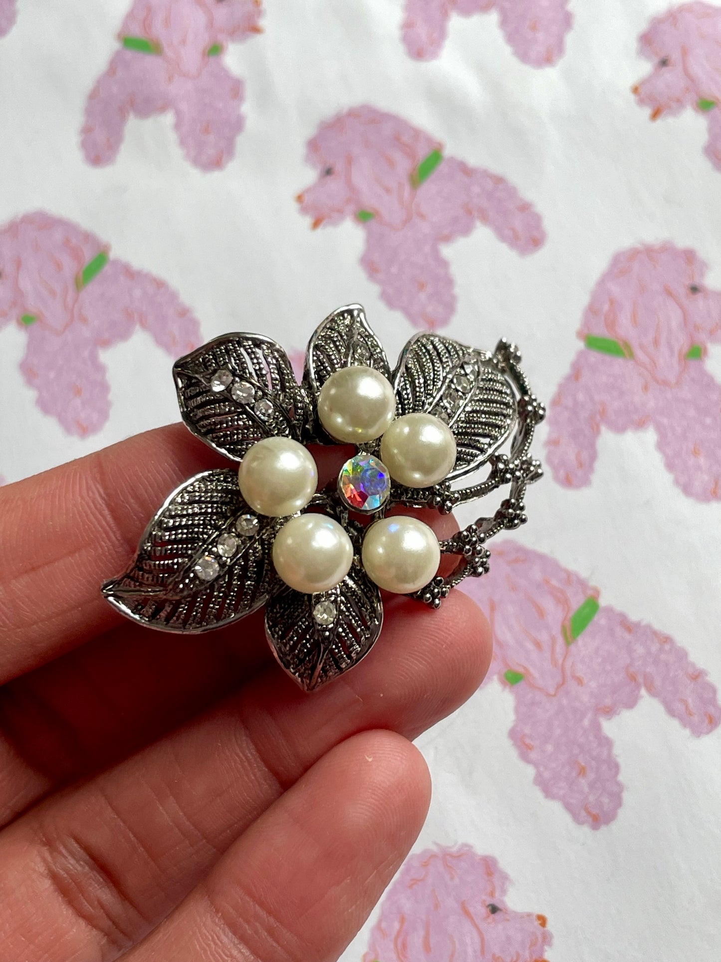 Faux parel bloem broche