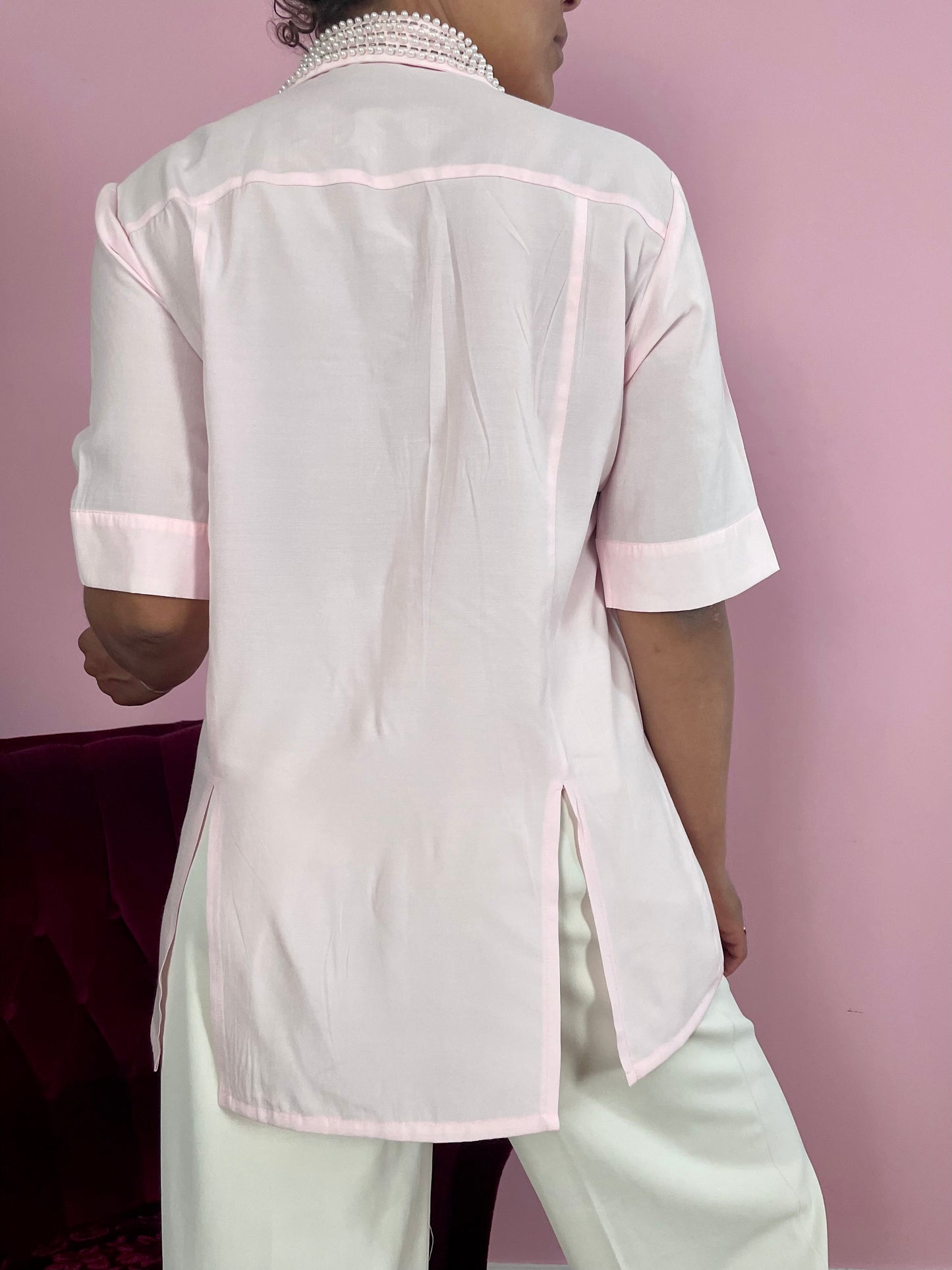 Vintage pastelroze blouse met parelkraag