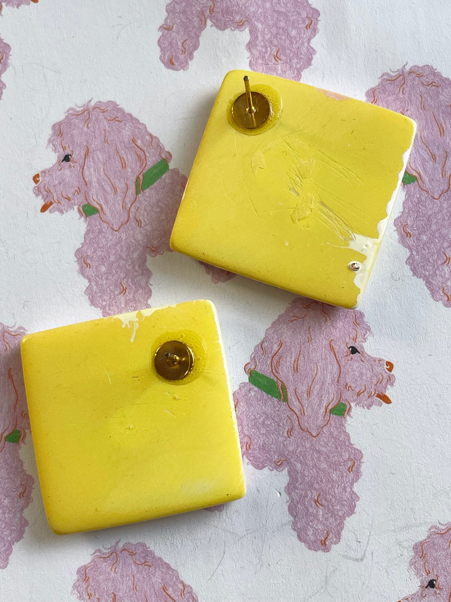 Vierkante ombre oorbellen geel-roze