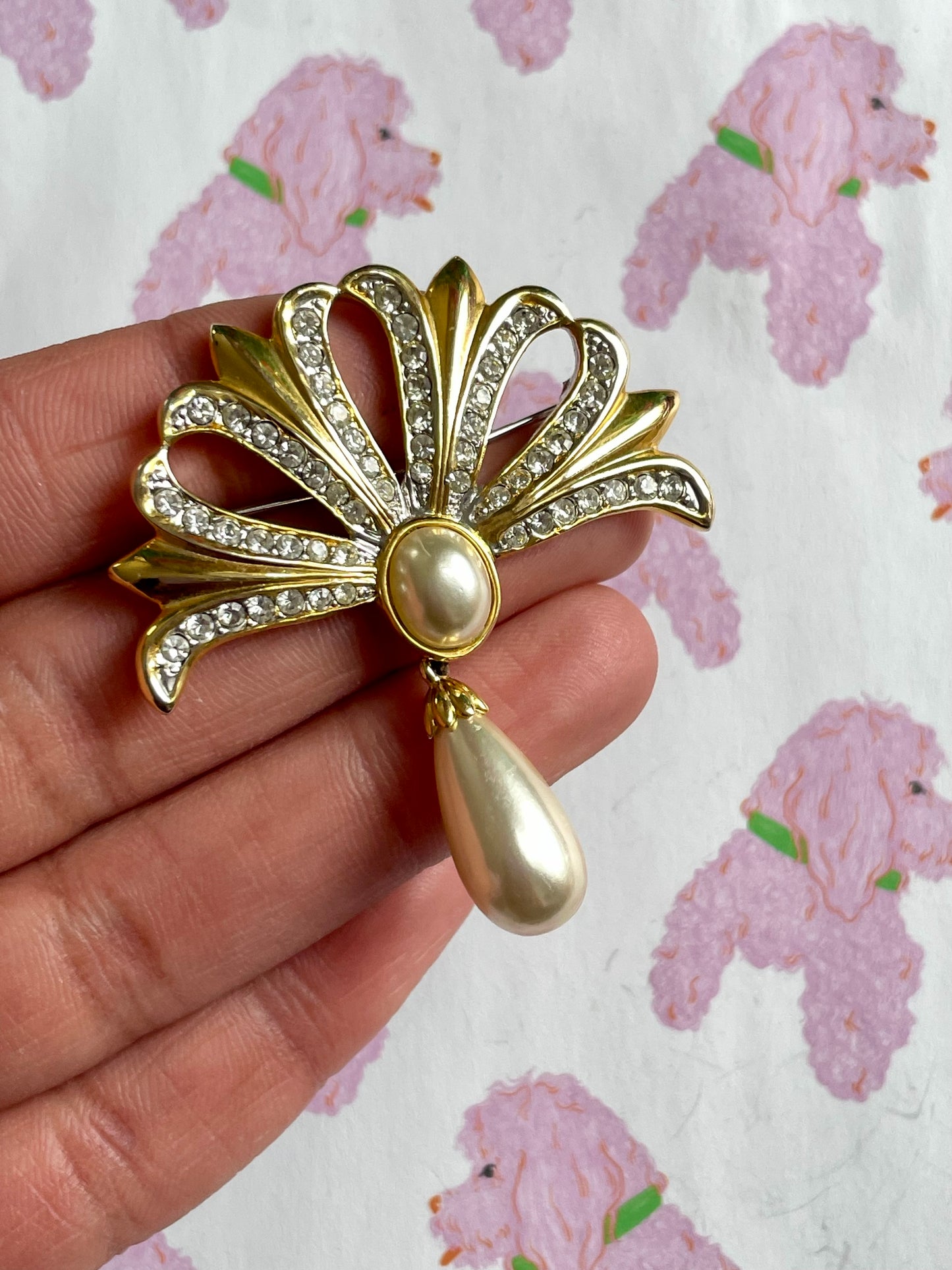 Vintage goudkleurige faux parel waaier broche