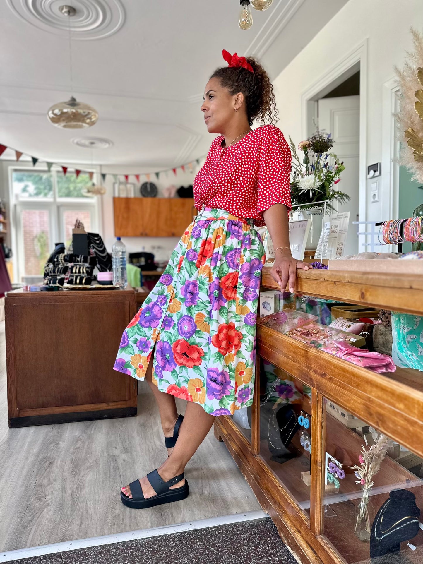 Vintage witte middel lange rok van viscose met twee zakken