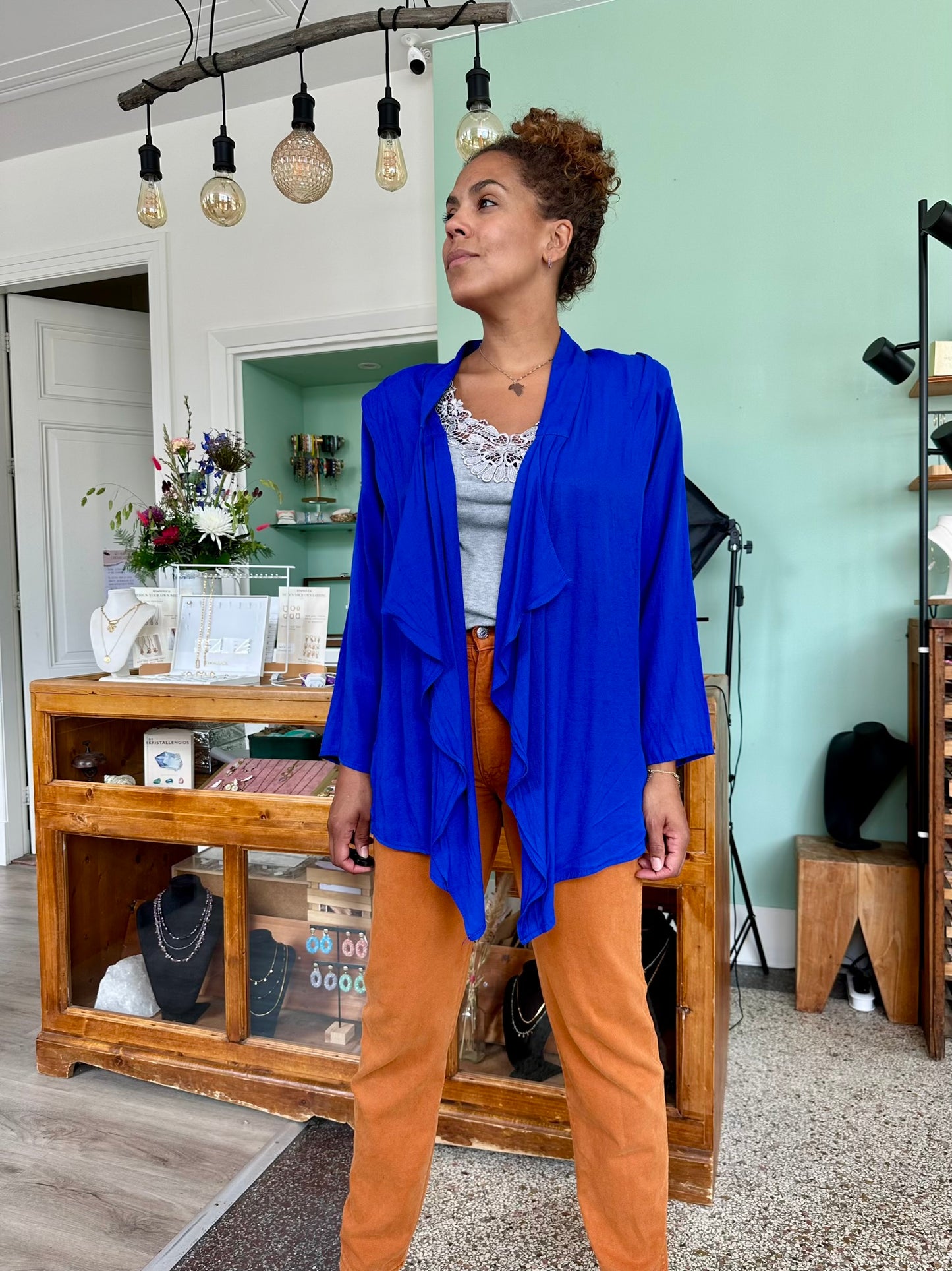 Vintage losvallen viscose vest in kobalt blauw met a-symmetrische pasvorm