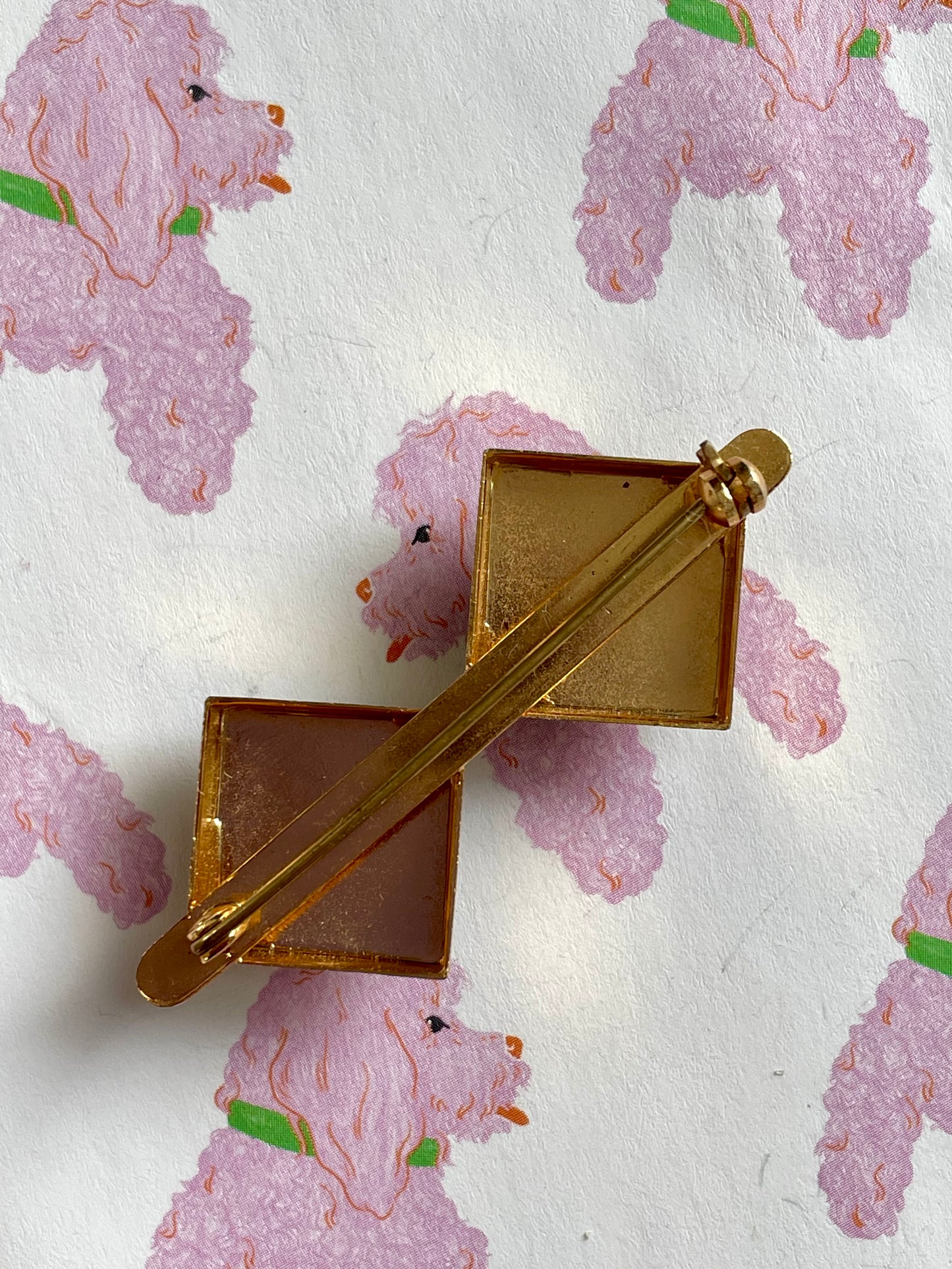 Blauwe bolletjes broche