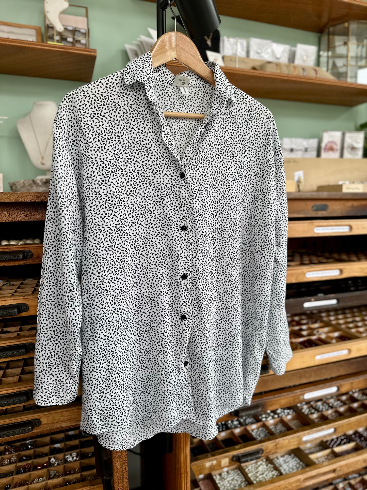 Vintage black/white viscose blouse
