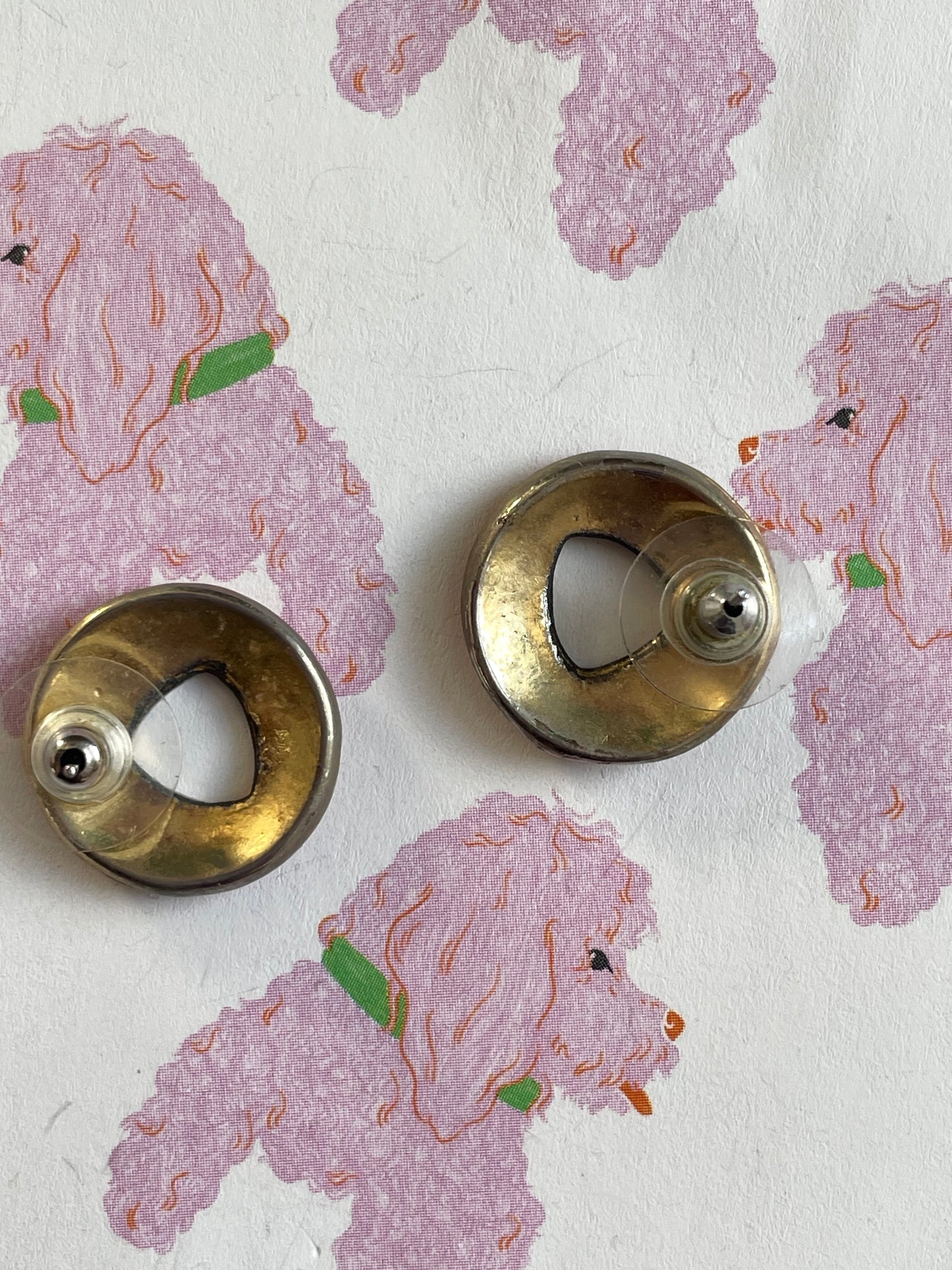 Roze geëmailleerde stekers