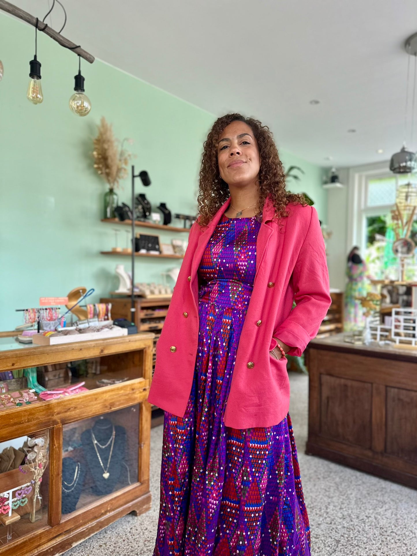 Vintage framboos kleurige wollen blazer met gouden double breasted knoopjes