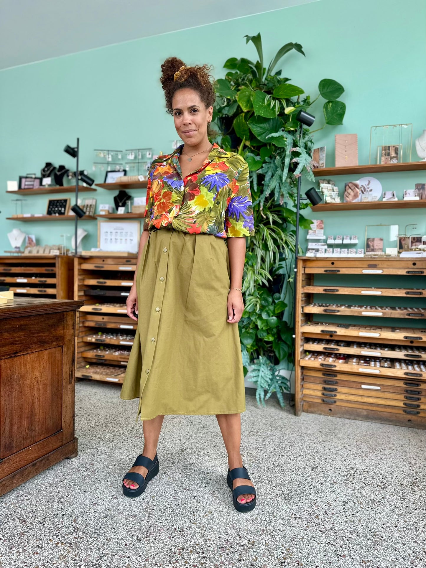 Vintage see trough blouse met floral print in knal kleuren