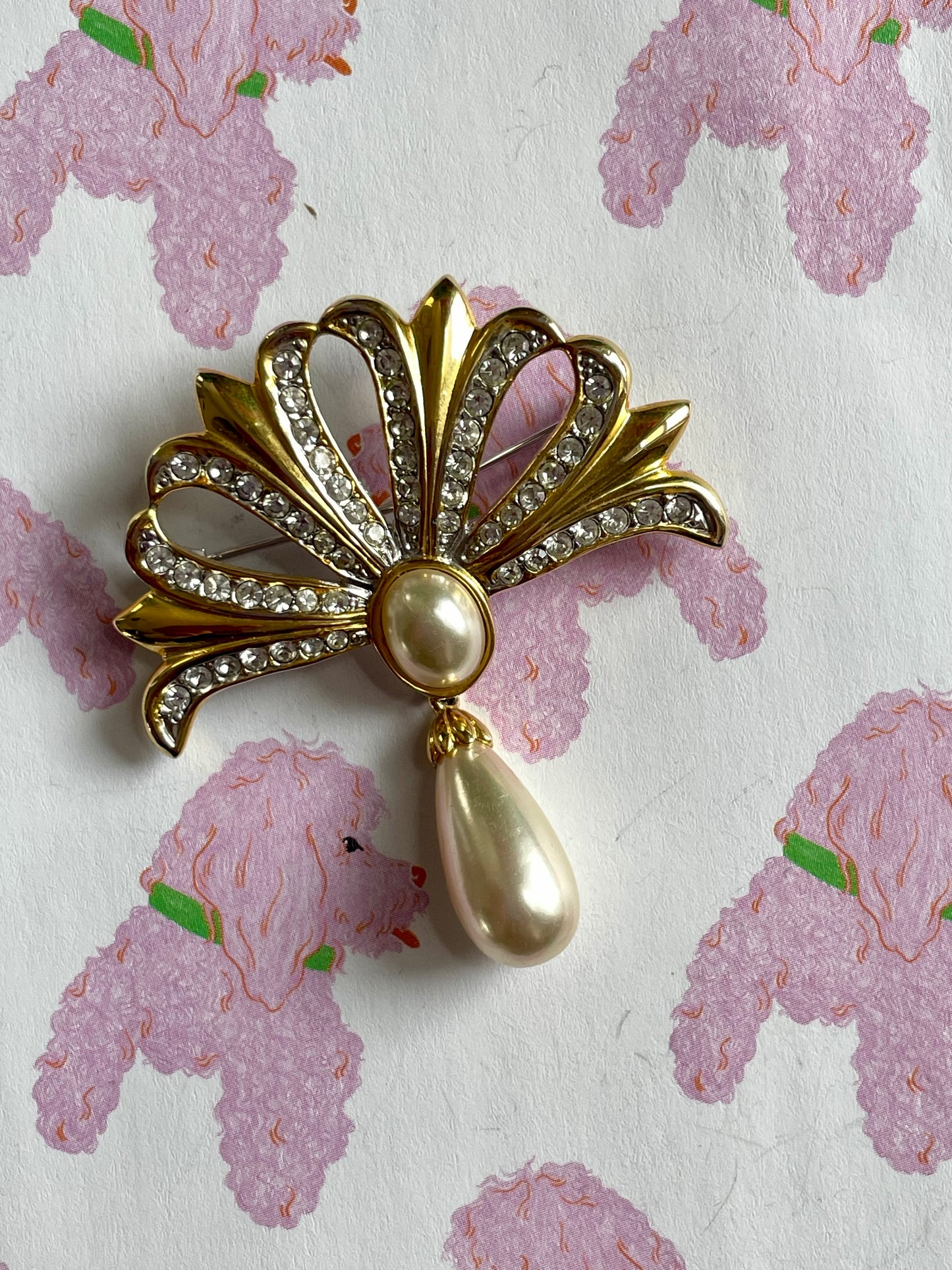 Vintage goudkleurige faux parel waaier broche