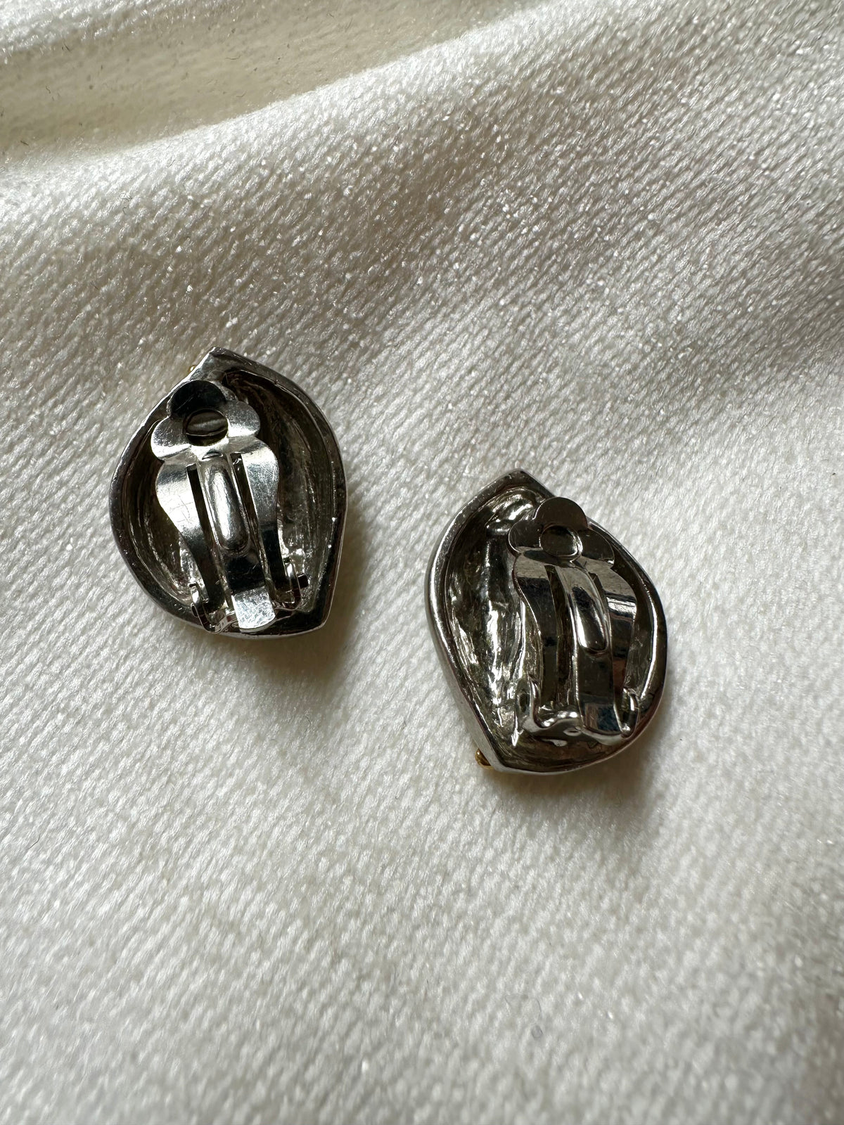 Vintage zilverkleurige swirl clips