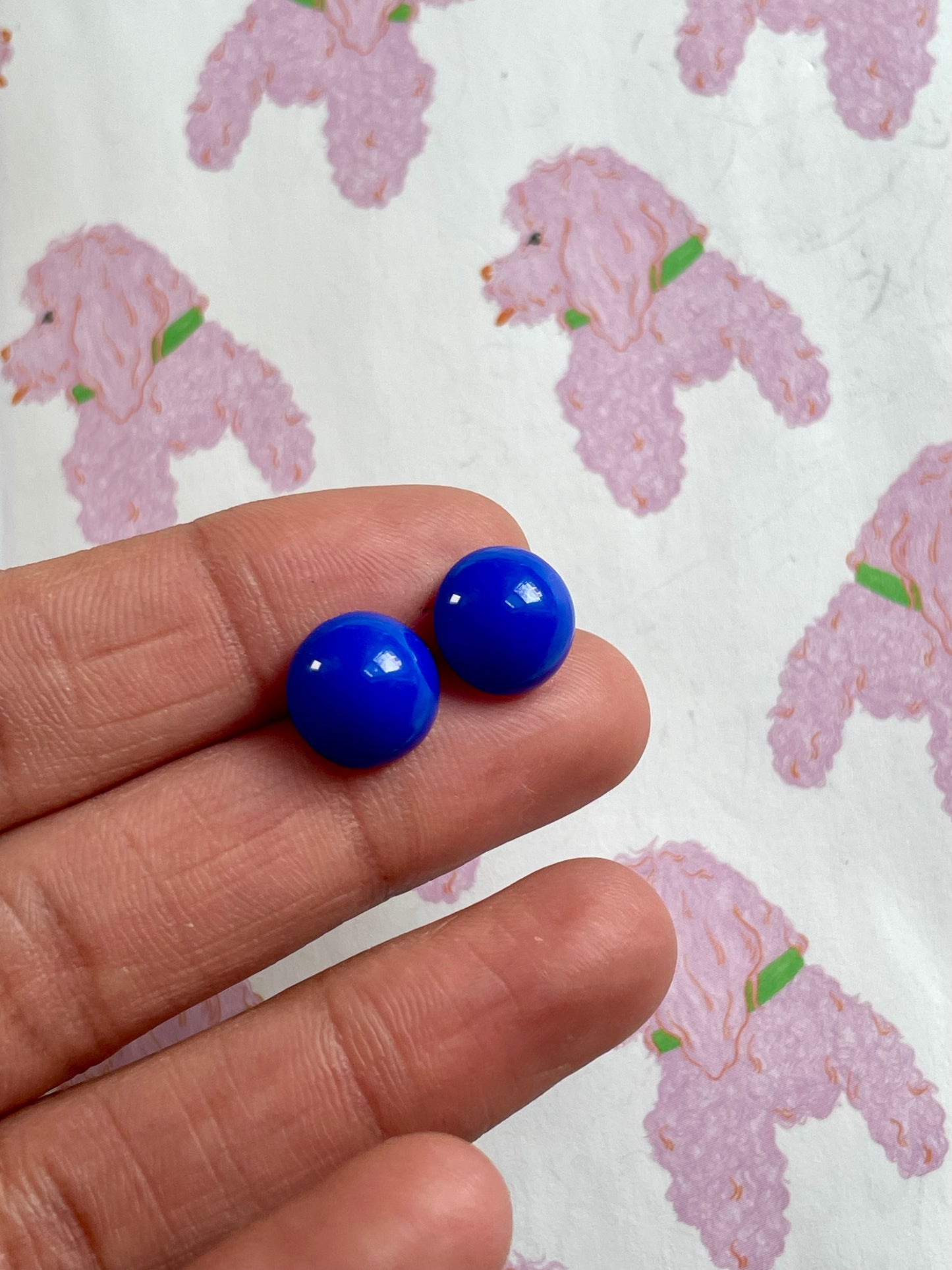 Knalblauwe oorstekers