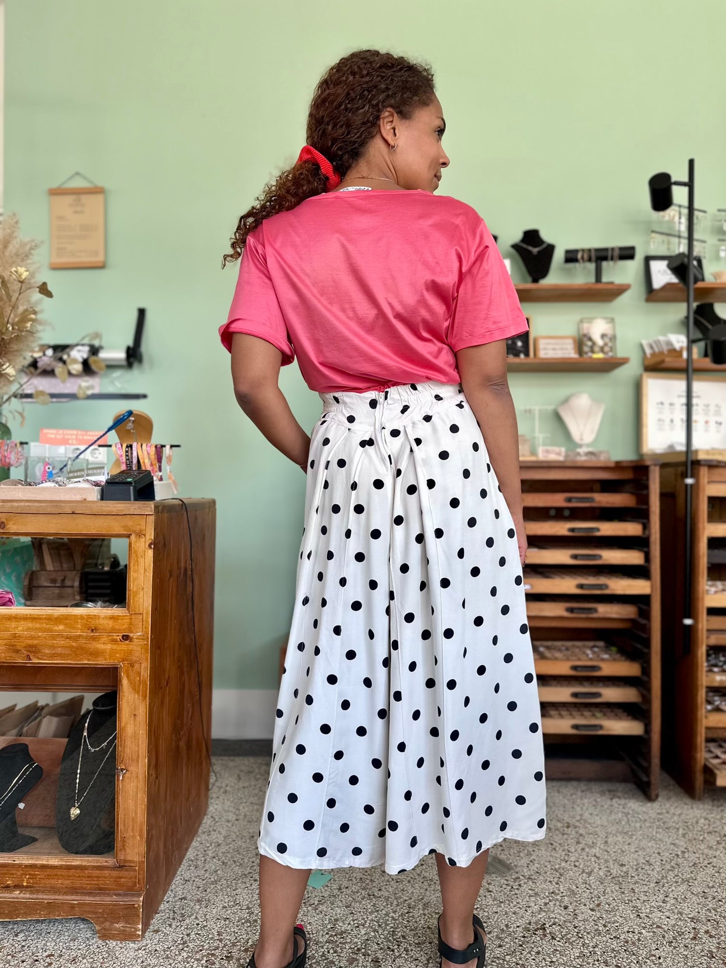 Achterzijde van de vintage culotte, sluit met een rits en knoopjes