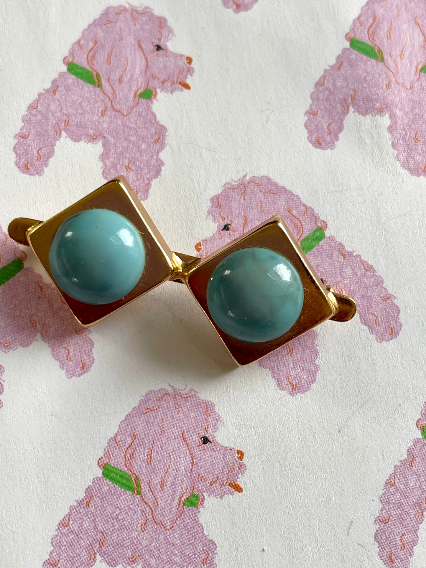 Blauwe bolletjes broche