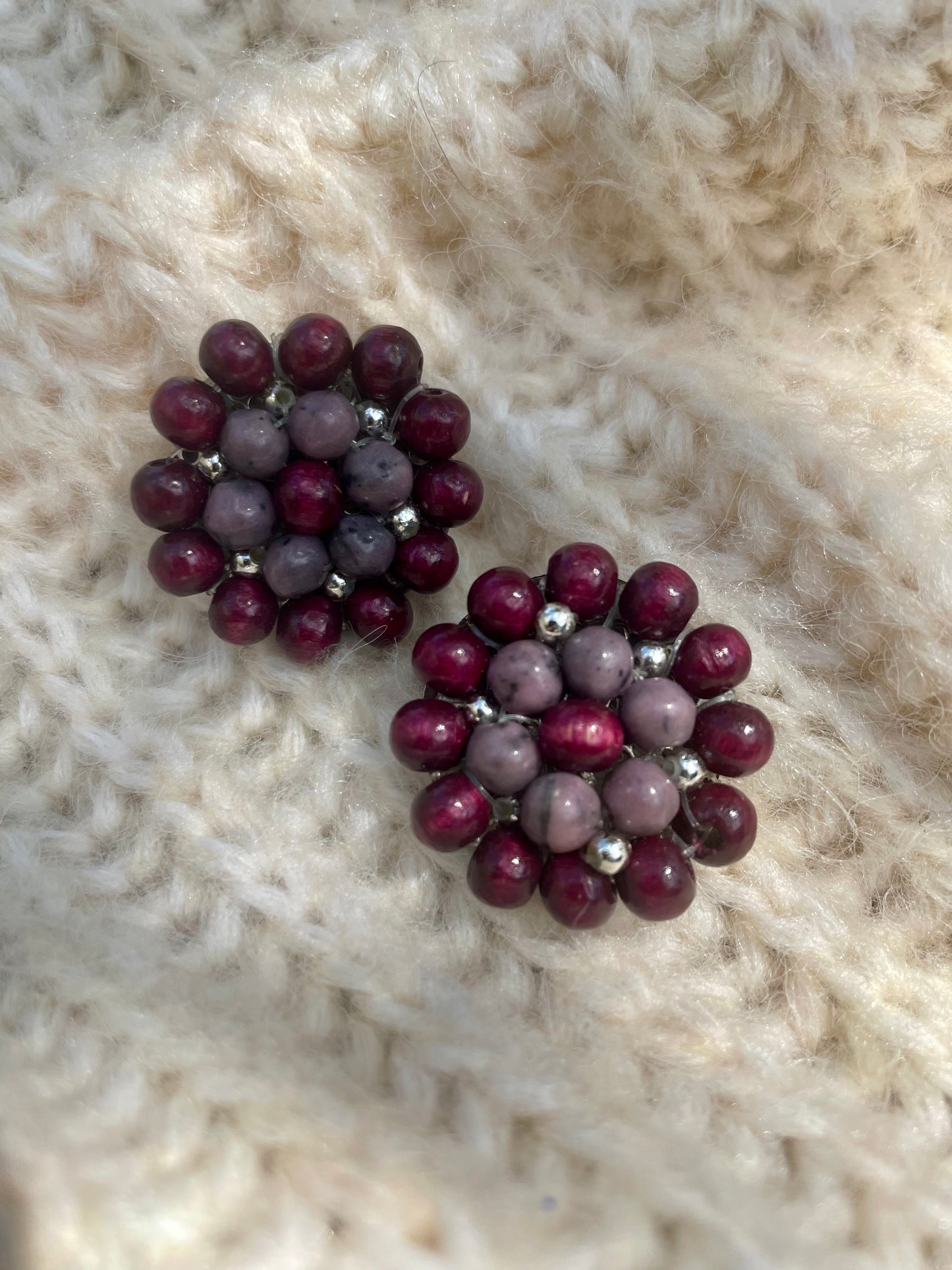 Zilveren clip-oorbellen met paarse kraaltjes