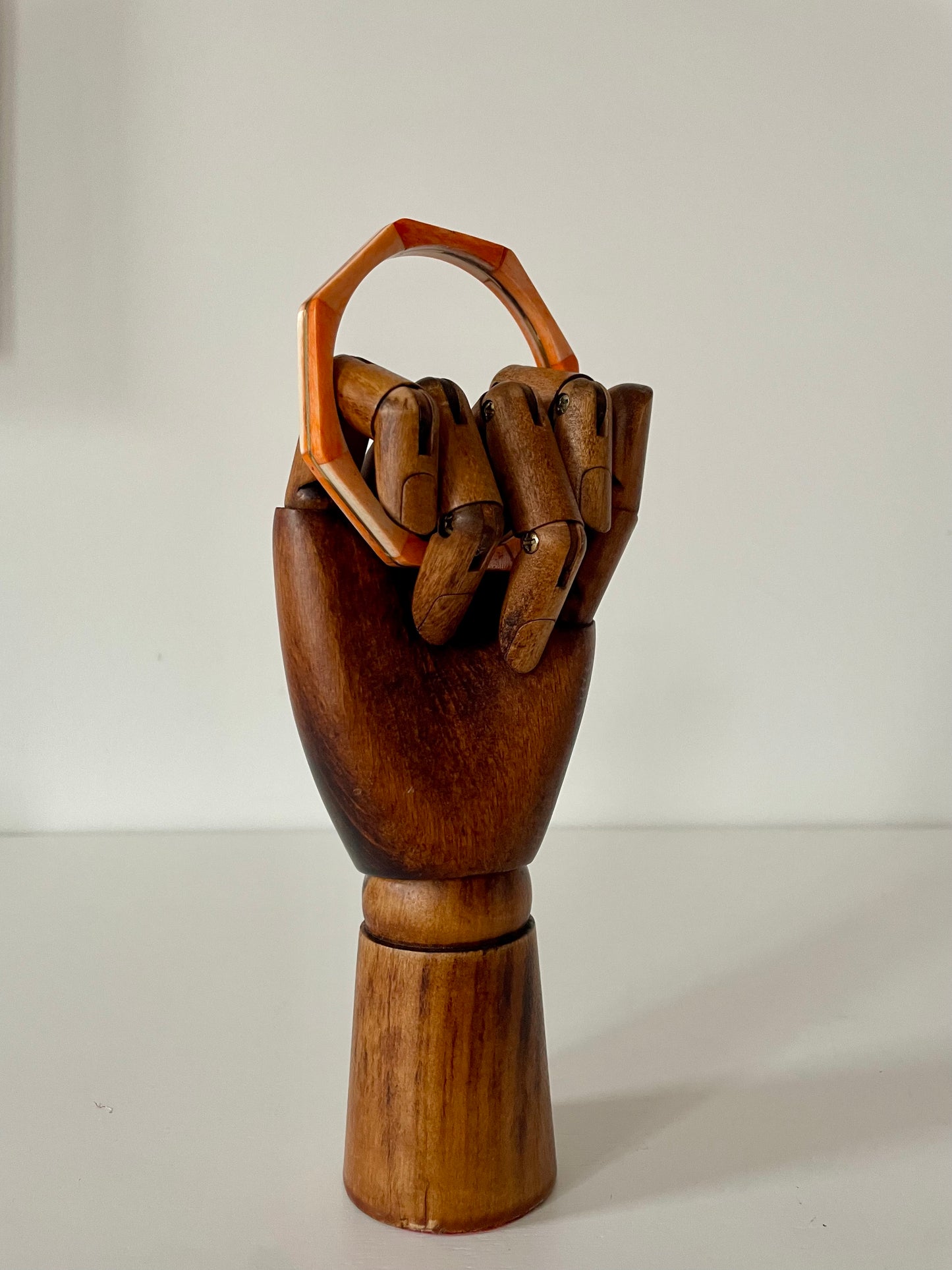Vintage achthoekige bone bangle oranje
