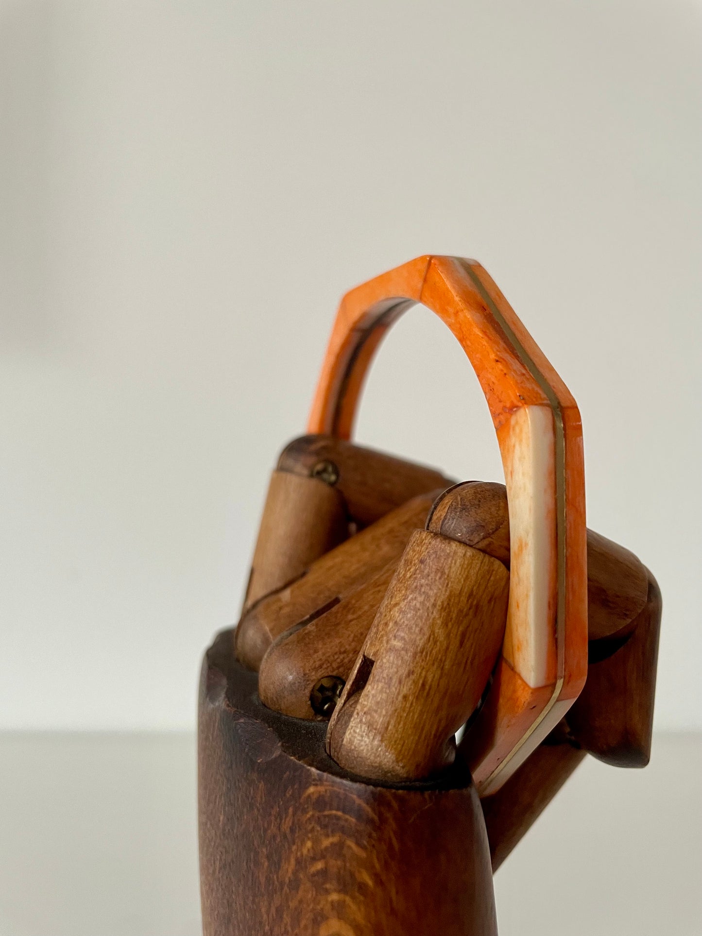 Vintage achthoekige bone bangle oranje