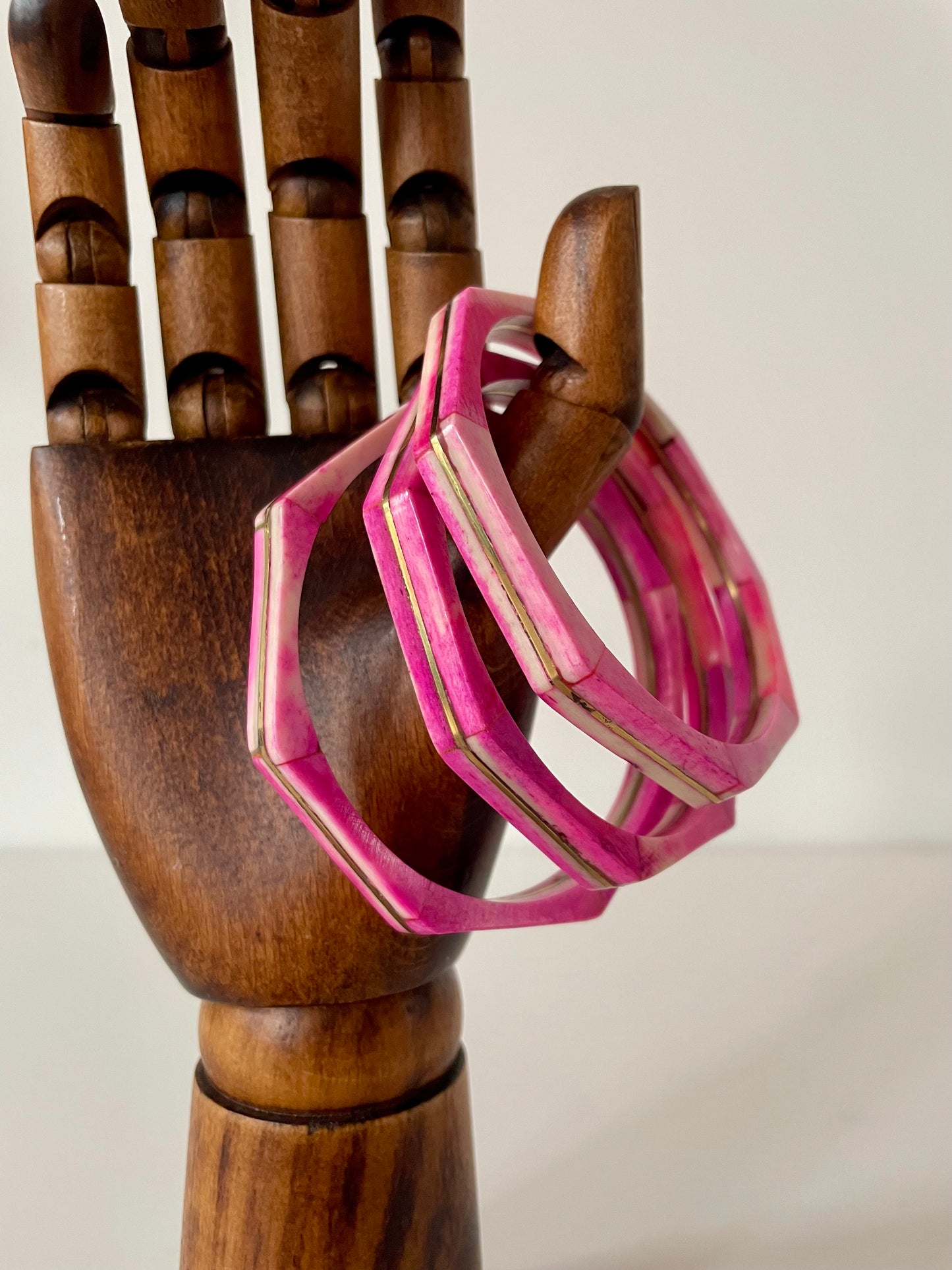 Vintage achthoekige bone bangle roze