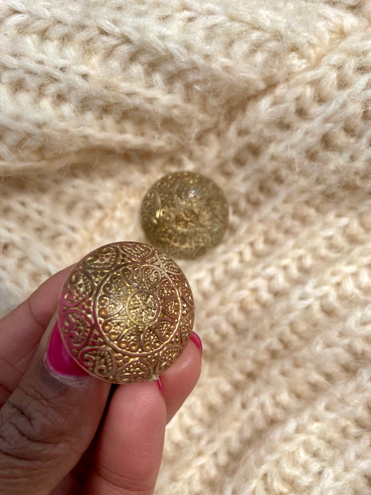Vintage ronde clip-oorbellen met hartjes