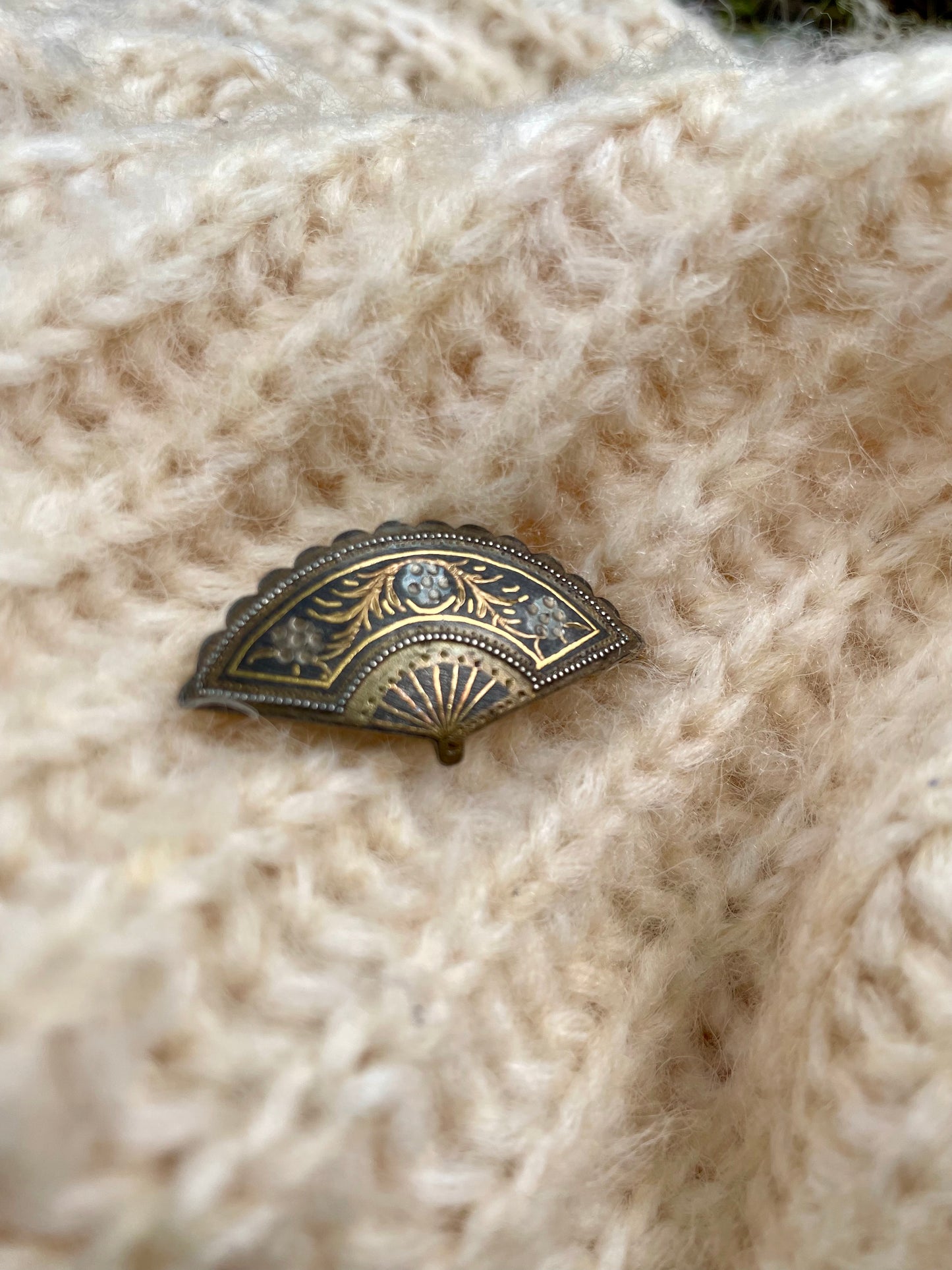 Vintage bronskleurige waaier broche