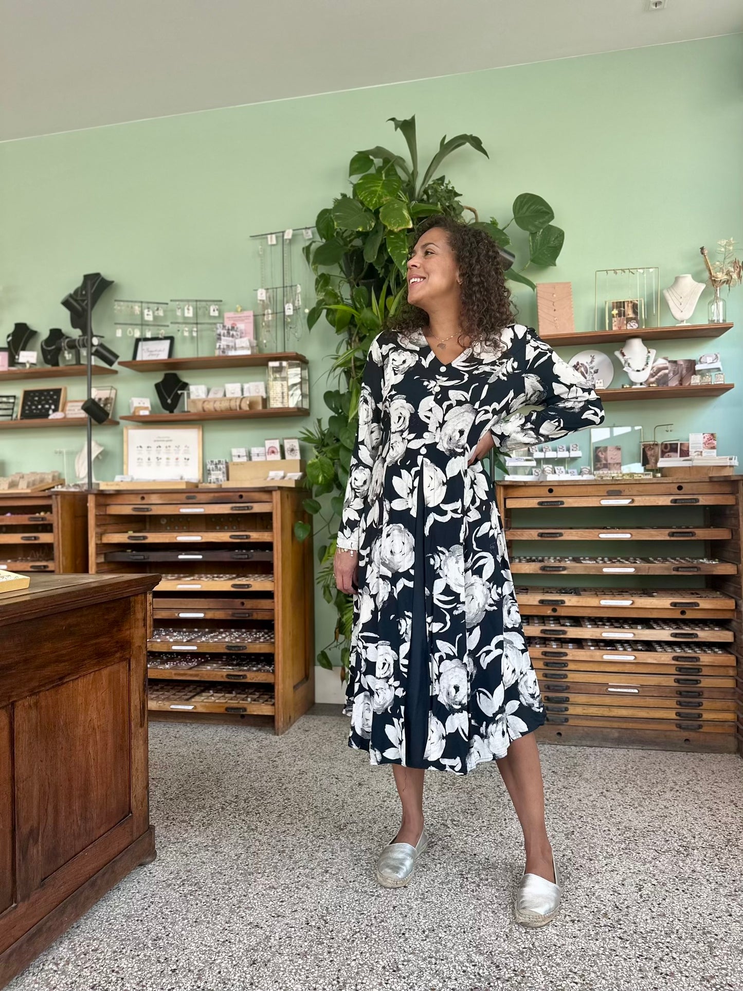Vintage viscose klokjurk met bloemen M-L