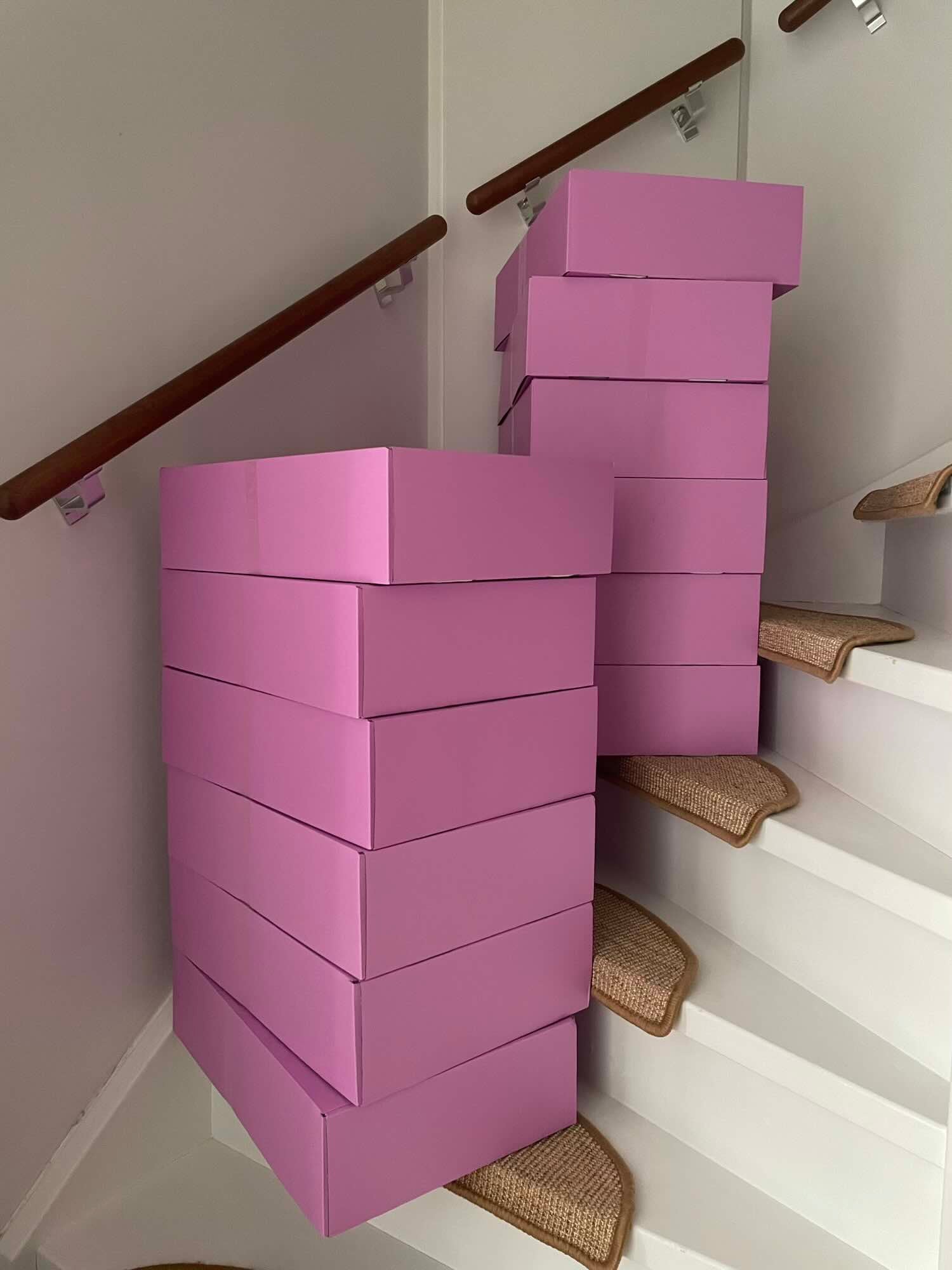 Stapels met vintage VIP boxen