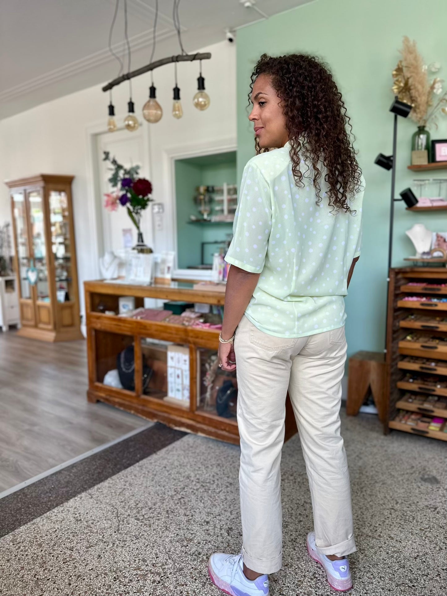 Vintage pastelgroene polkadot blouse. M-L