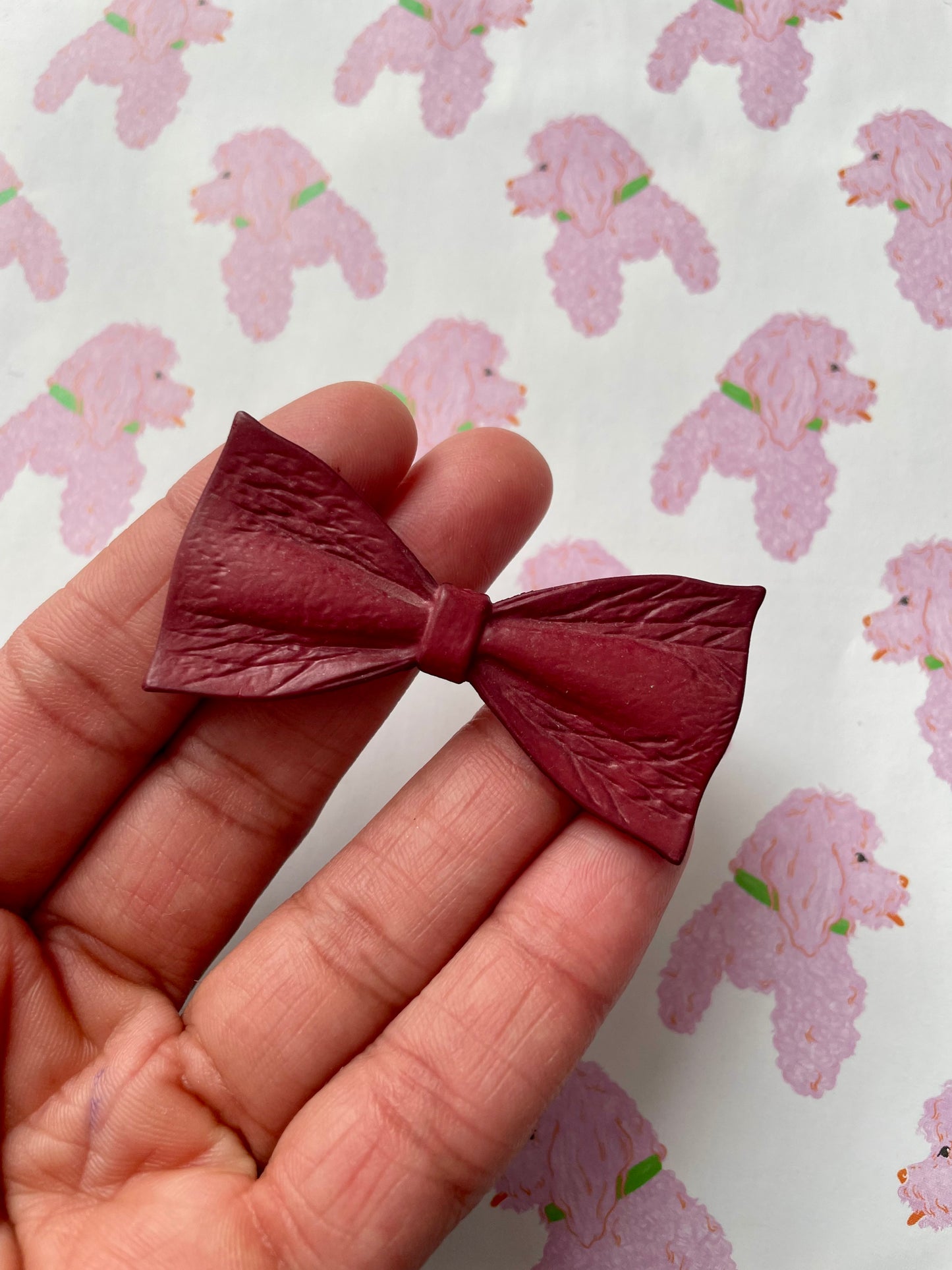 Strik broche bordeux rood