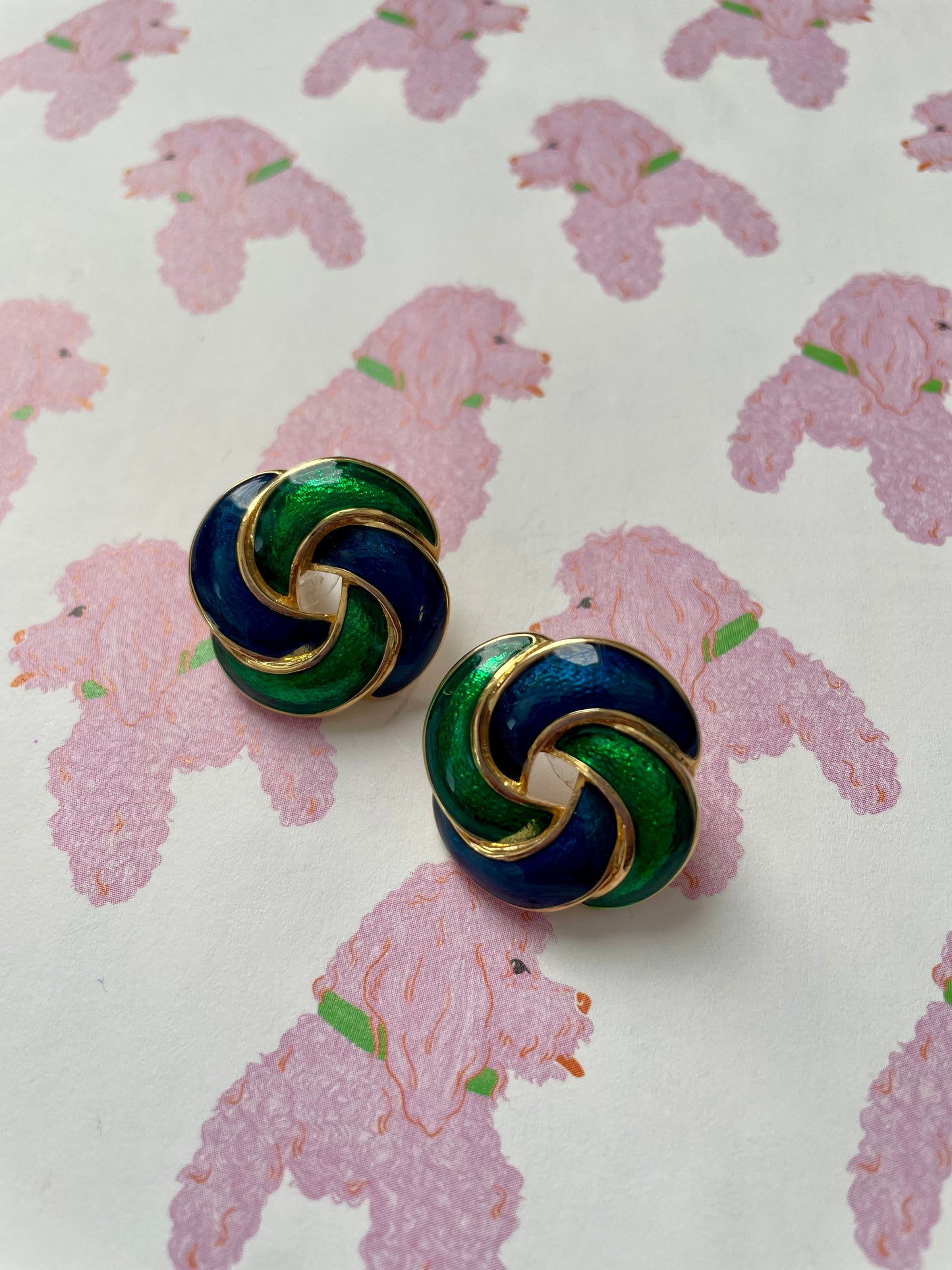 Vintage geëmailleerde swirl oorbellen
