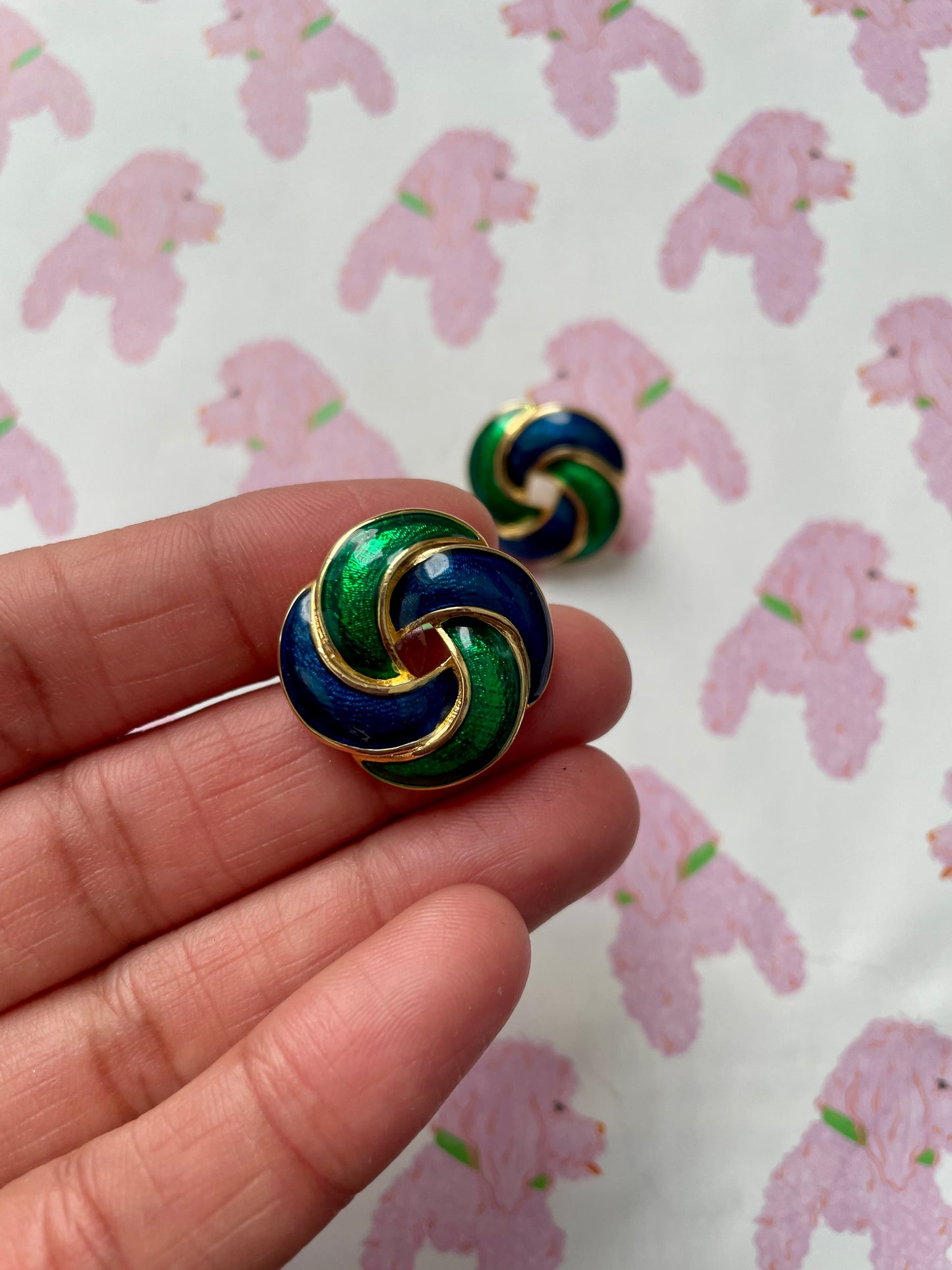 Vintage geëmailleerde swirl oorbellen