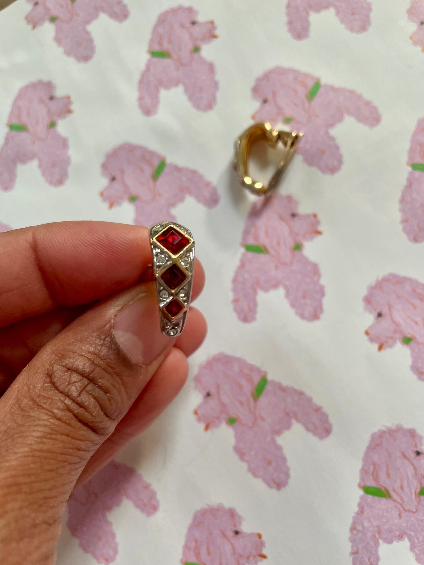 Vintage gouden creolen met robijn en strass
