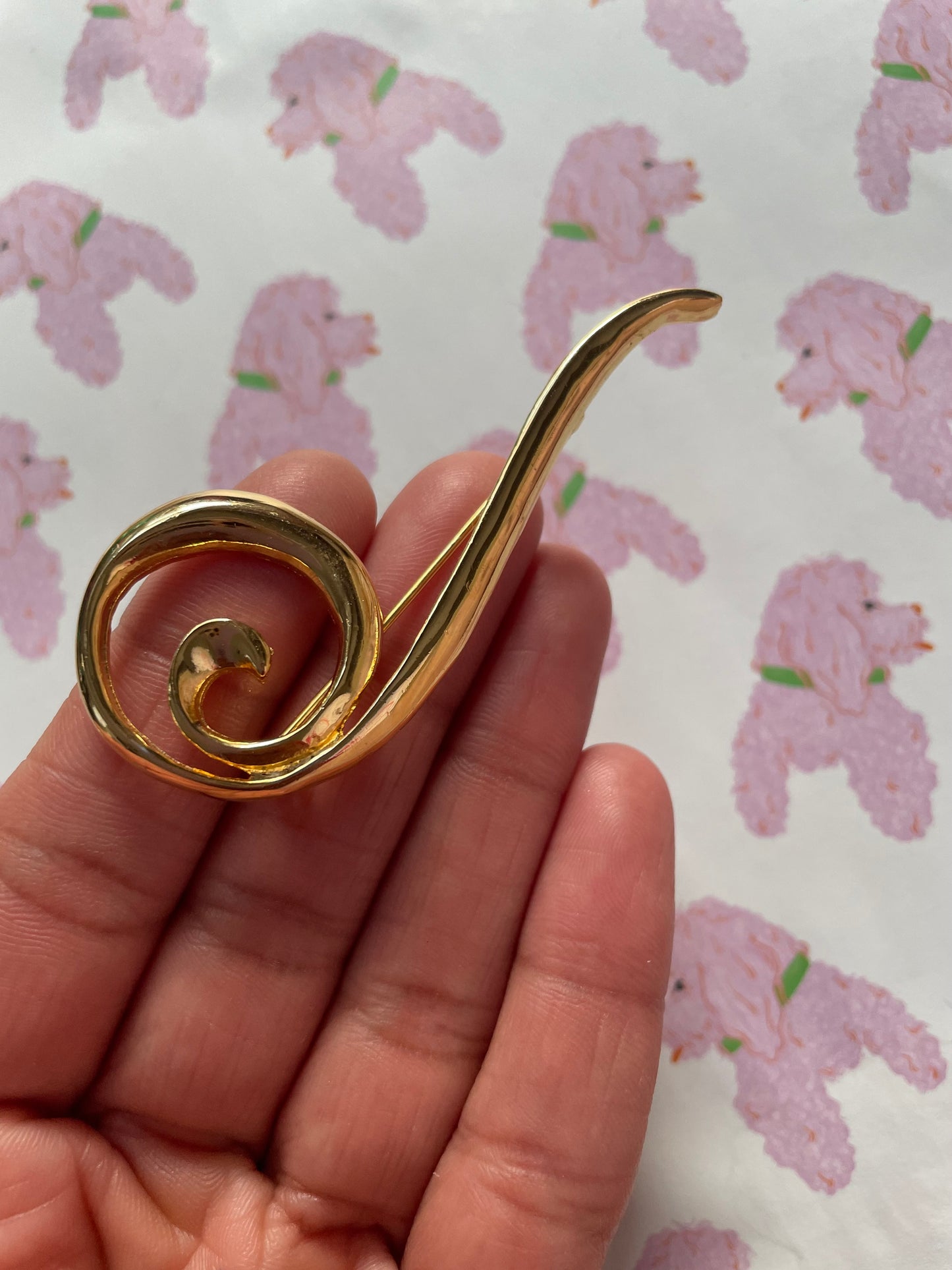 Sierlijke krul broche