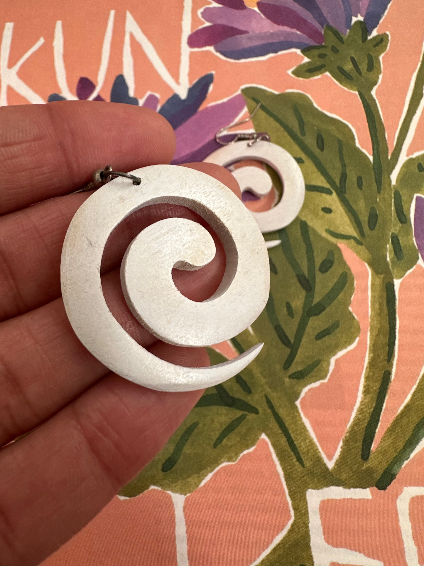 Vintage houten swirl oorbellen