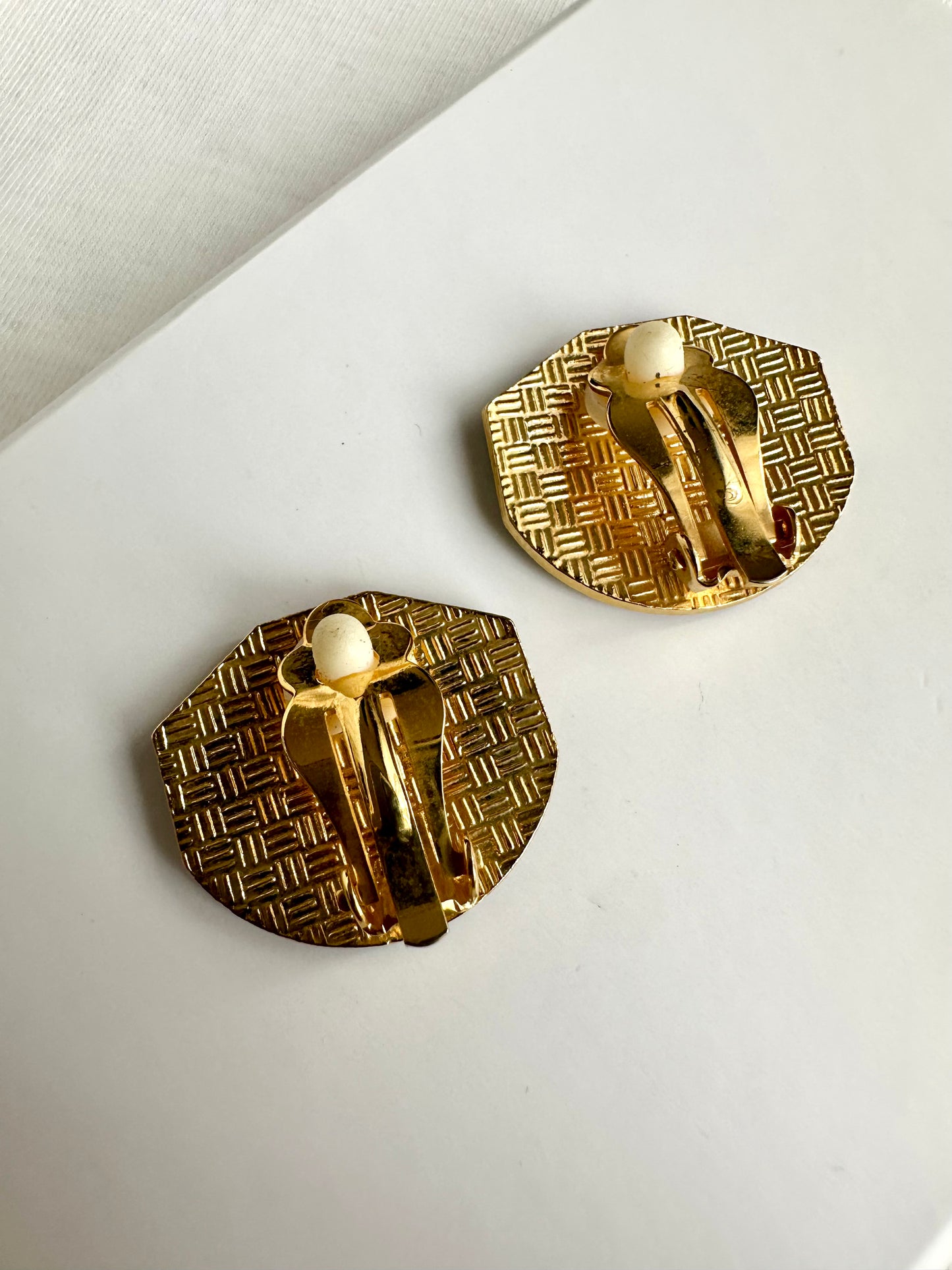 Acherkant van vergulde metalen retro clip-ons