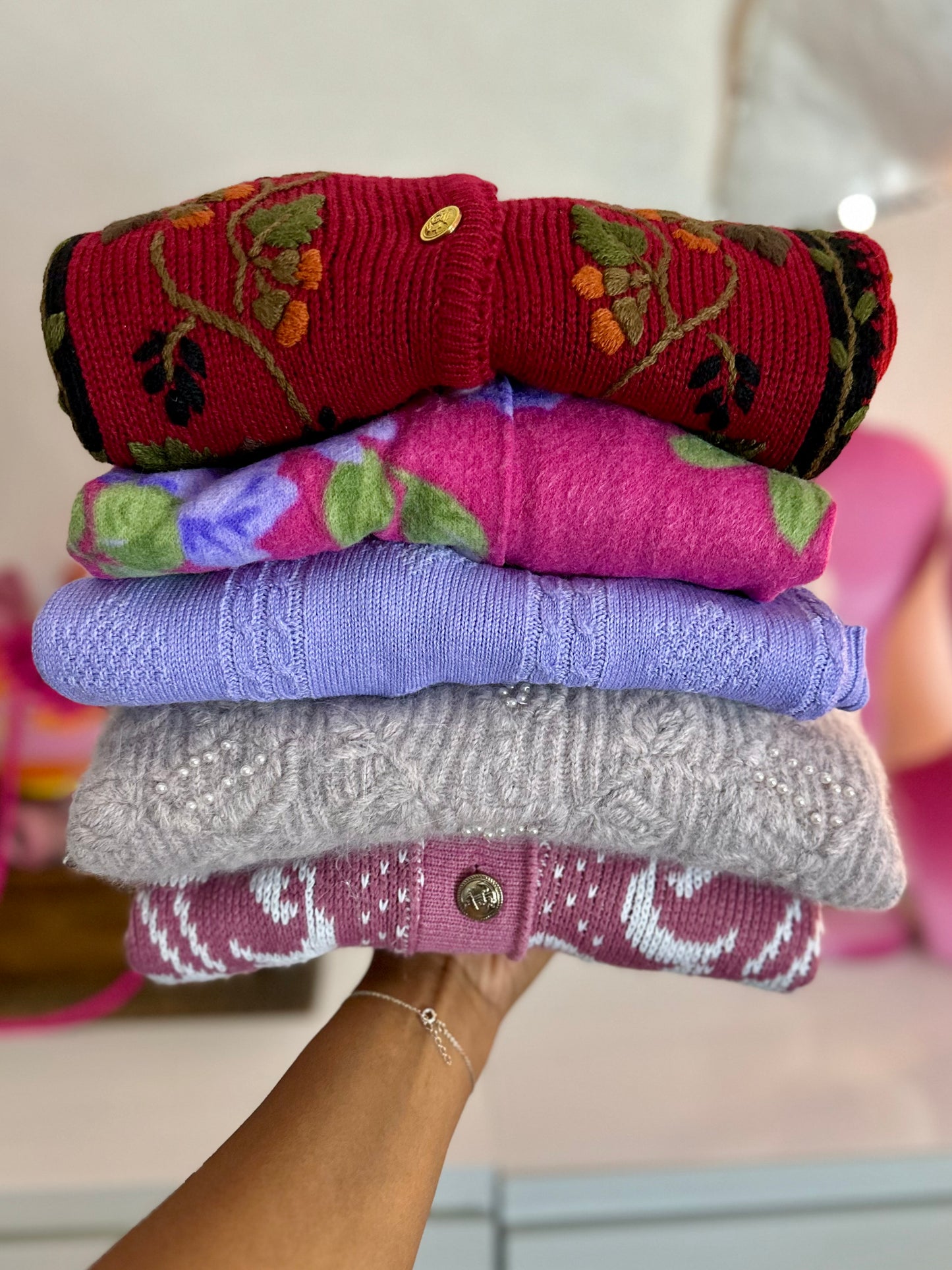 Romantische vintage sweaters als onderdeel van. de verrassingsbox vanthe comeback store
