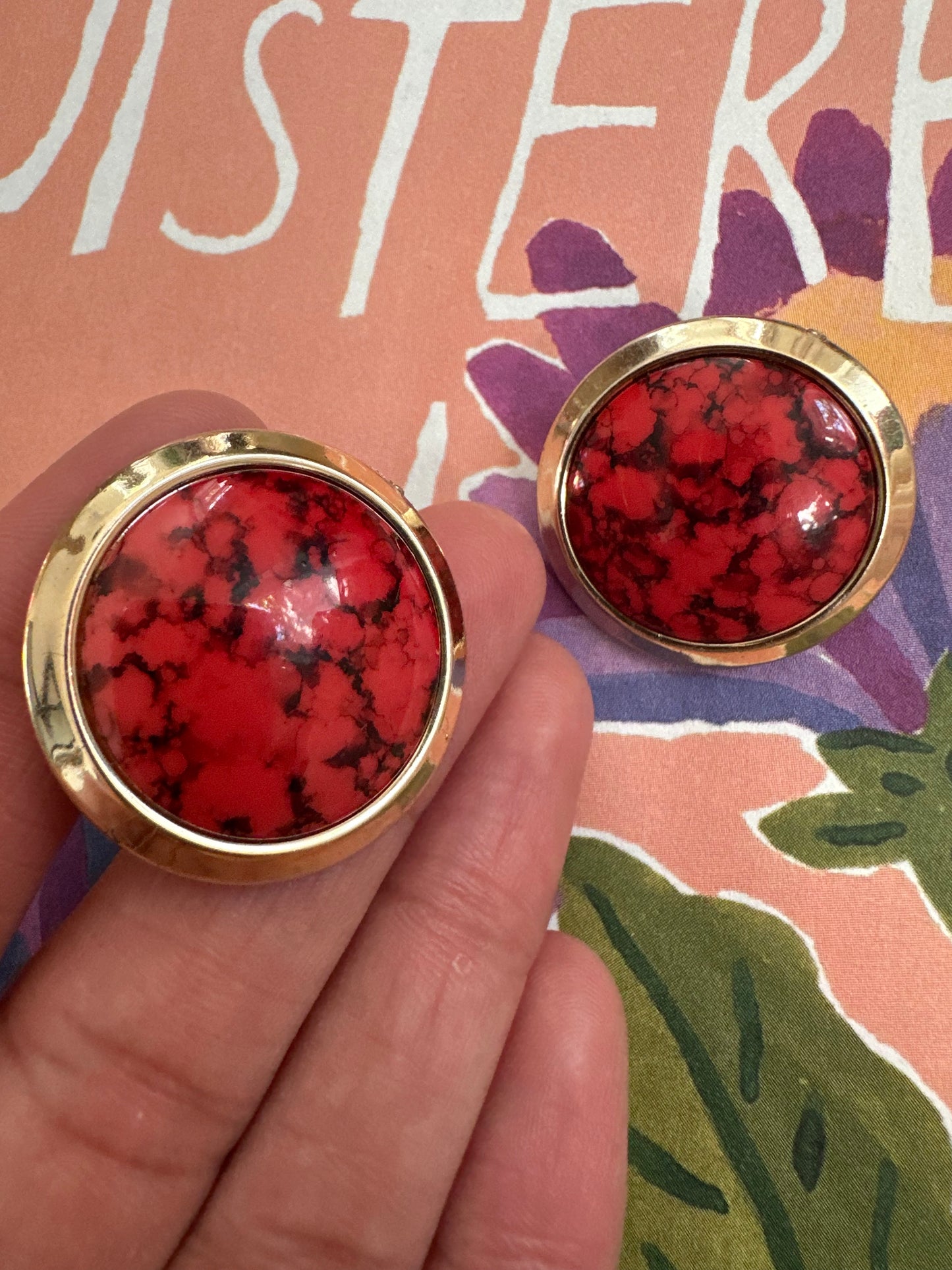 vintage clip-oorbellen rood zwart met marmer effect