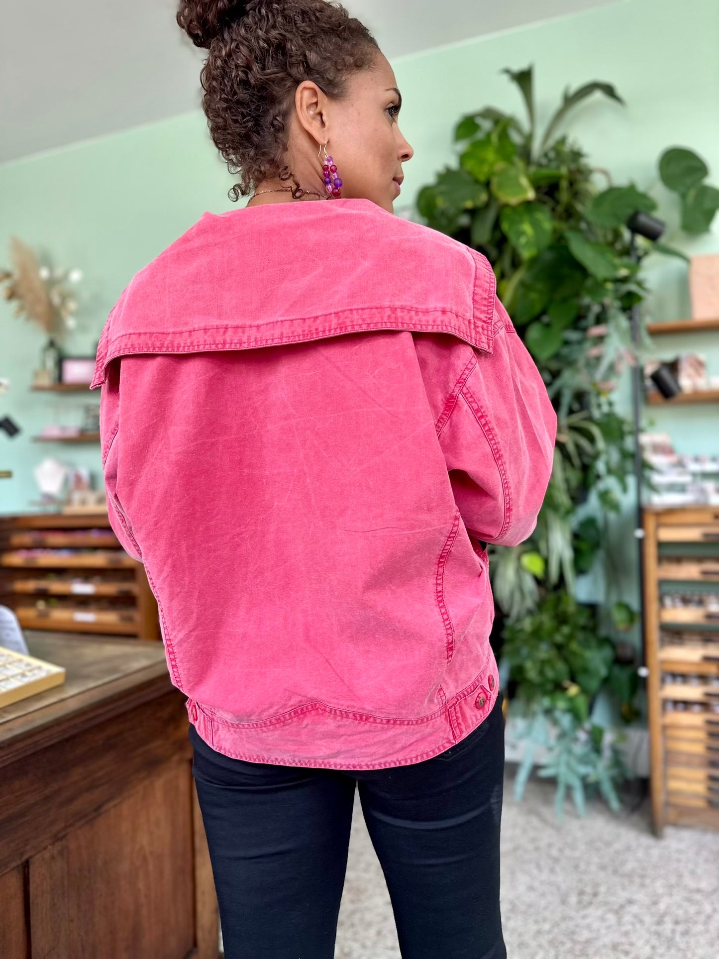 Oversized vintage jack achterzijde, in roze kleur uitgevoerd in spijkerstof