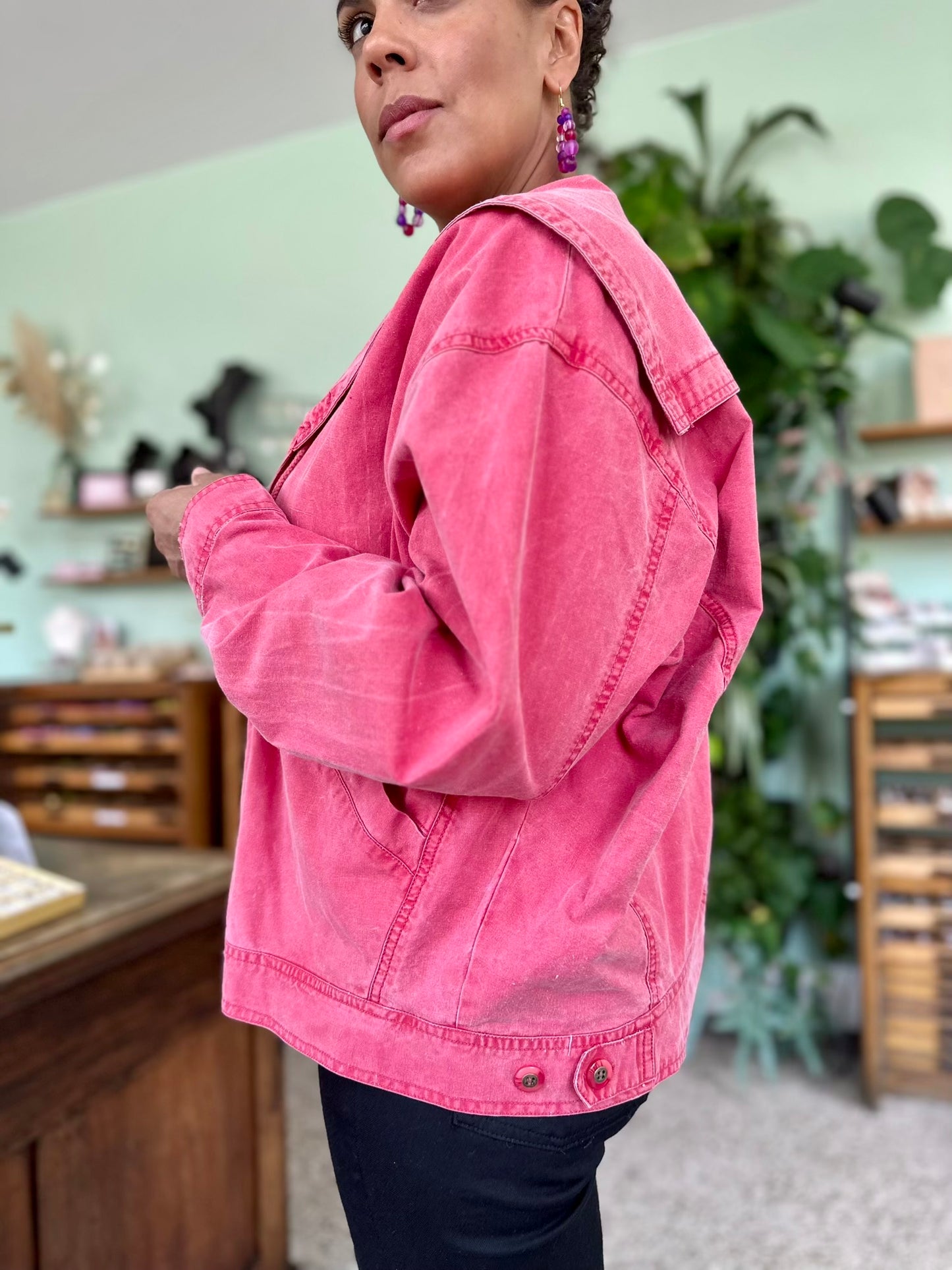 zijkant van vintage stijl spijkerjas
