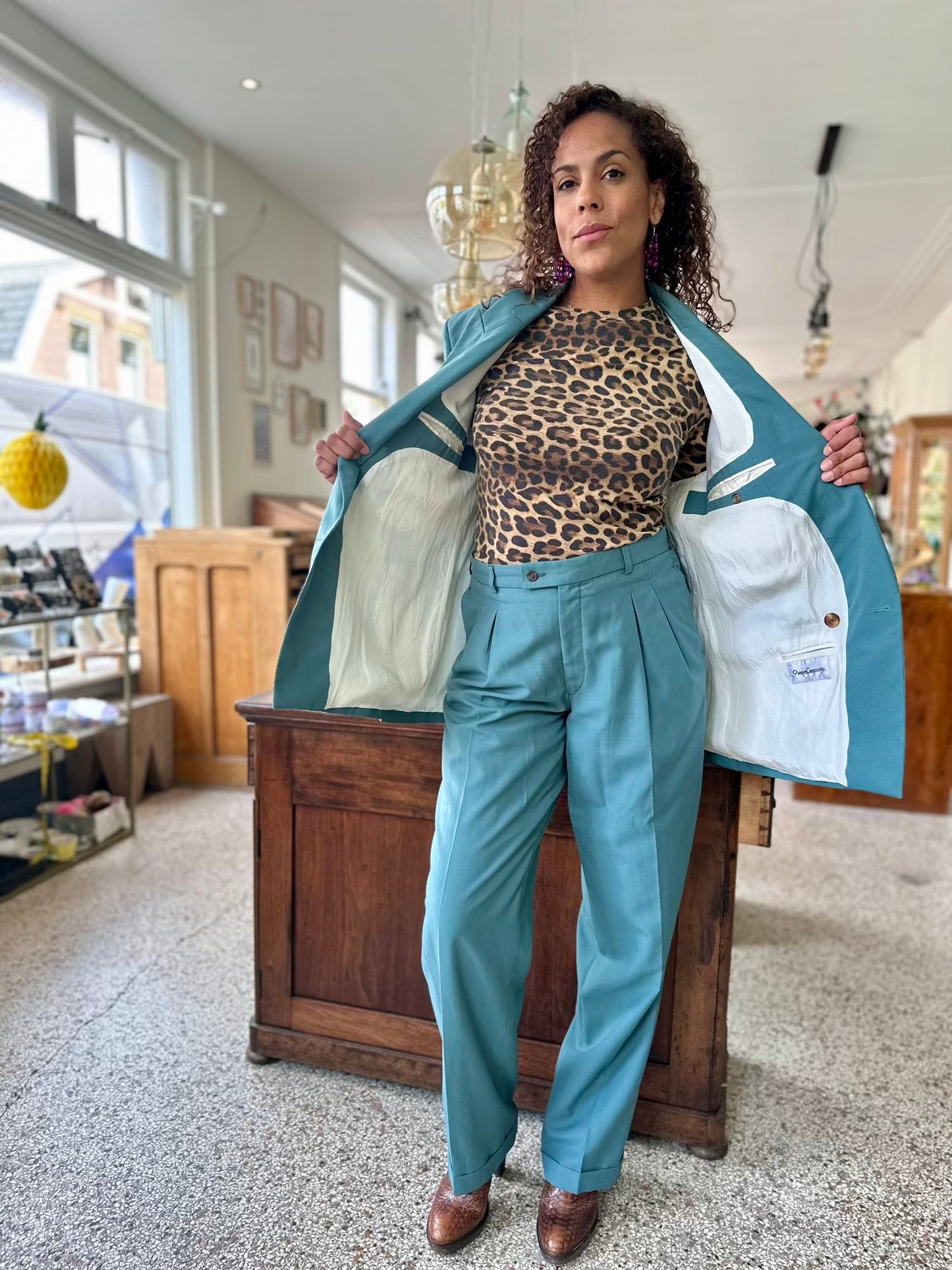 binnenkant van vintage colbert in teal